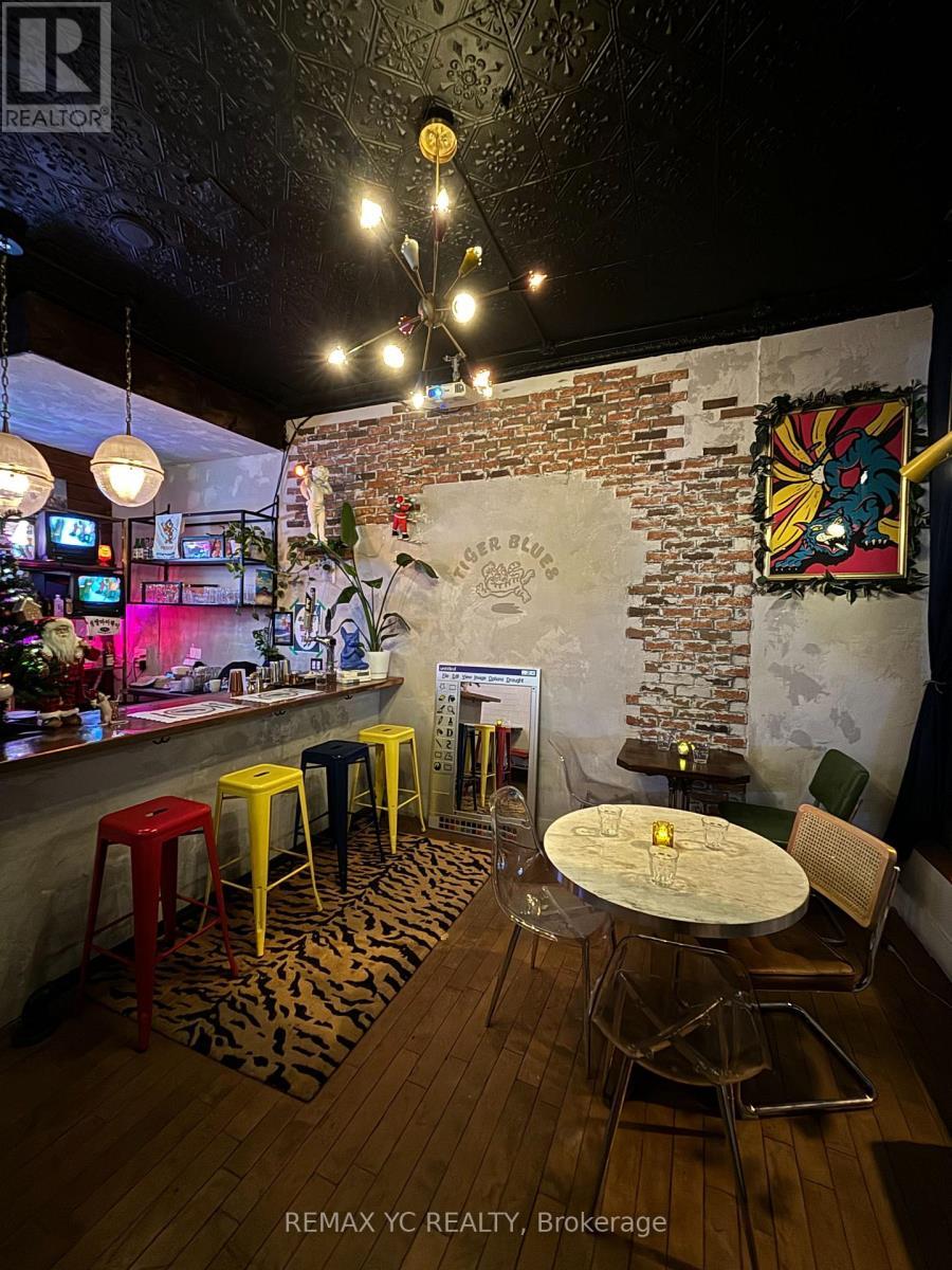 811 Queen Street W, Toronto, ON