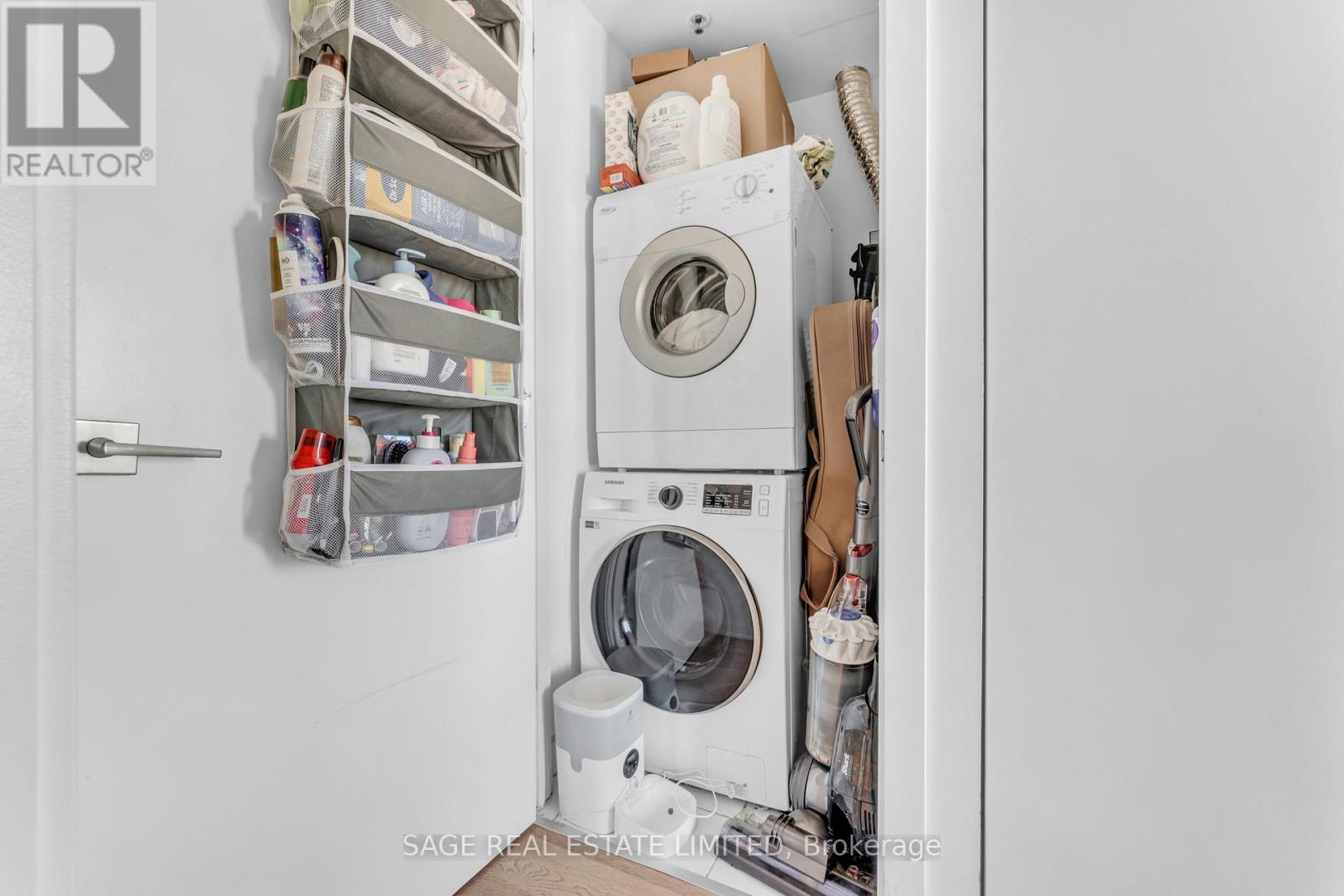 502 - 109 Wolseley Street, Toronto, ON - Indoor Photo Showing Laundry Room