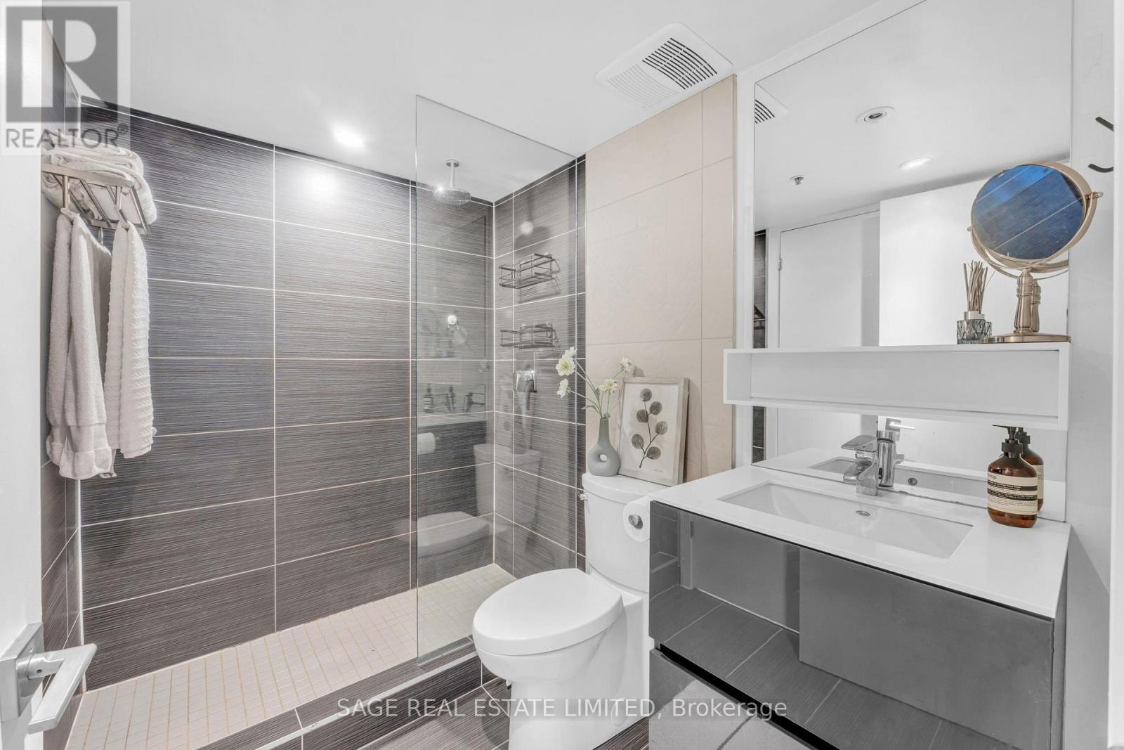 502 - 109 Wolseley Street, Toronto, ON - Indoor Photo Showing Bathroom