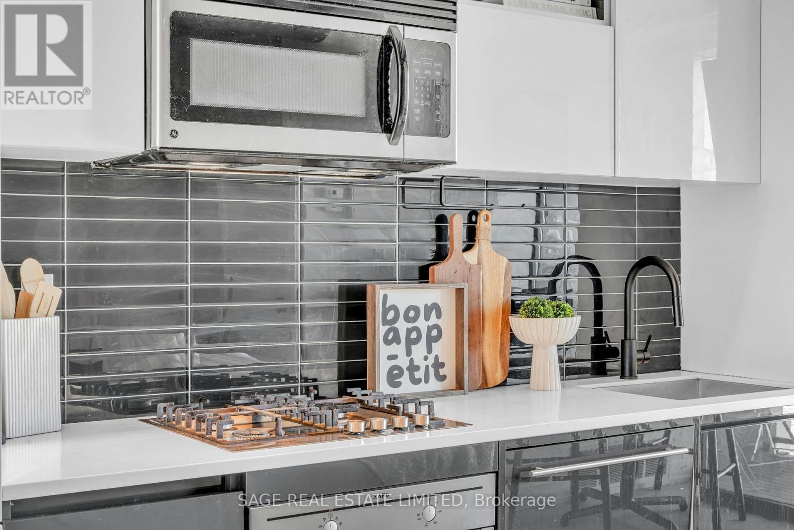 502 - 109 Wolseley Street, Toronto, ON - Indoor Photo Showing Kitchen