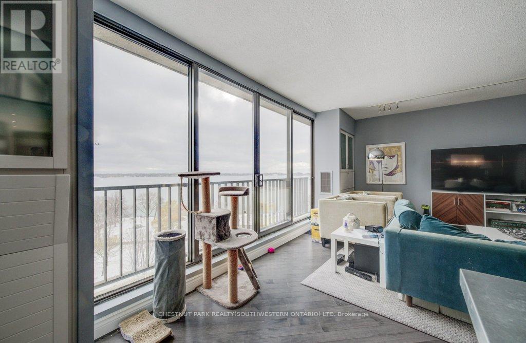 1017 - 33 Harbour Square, Toronto, ON - Indoor