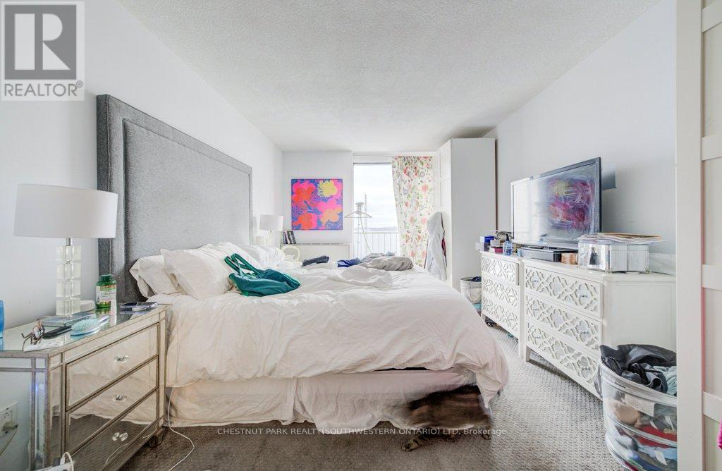 1017 - 33 Harbour Square, Toronto, ON - Indoor Photo Showing Bedroom