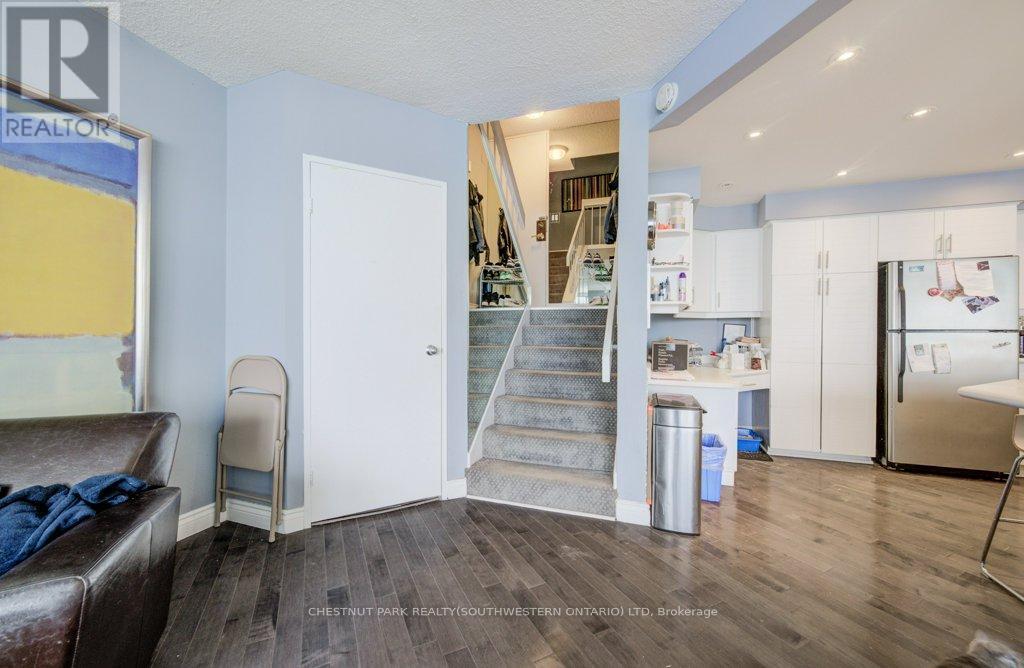 1017 - 33 Harbour Square, Toronto, ON - Indoor