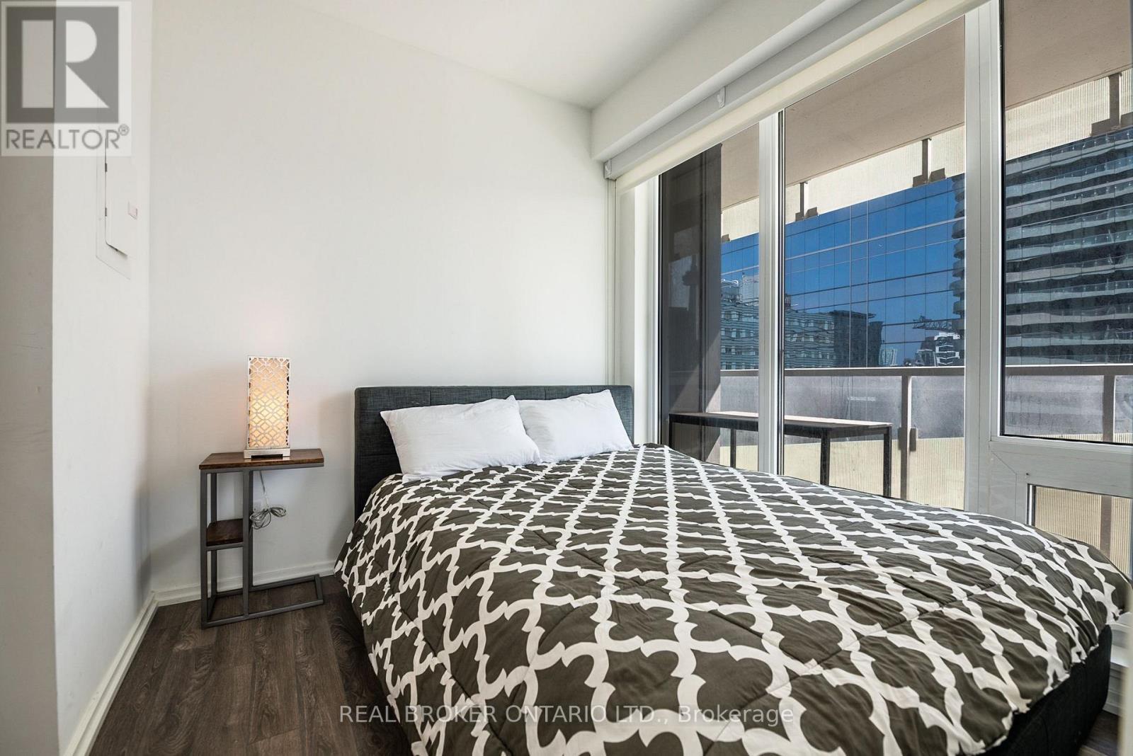 1309 - 197 Yonge Street, Toronto, ON - Indoor Photo Showing Bedroom