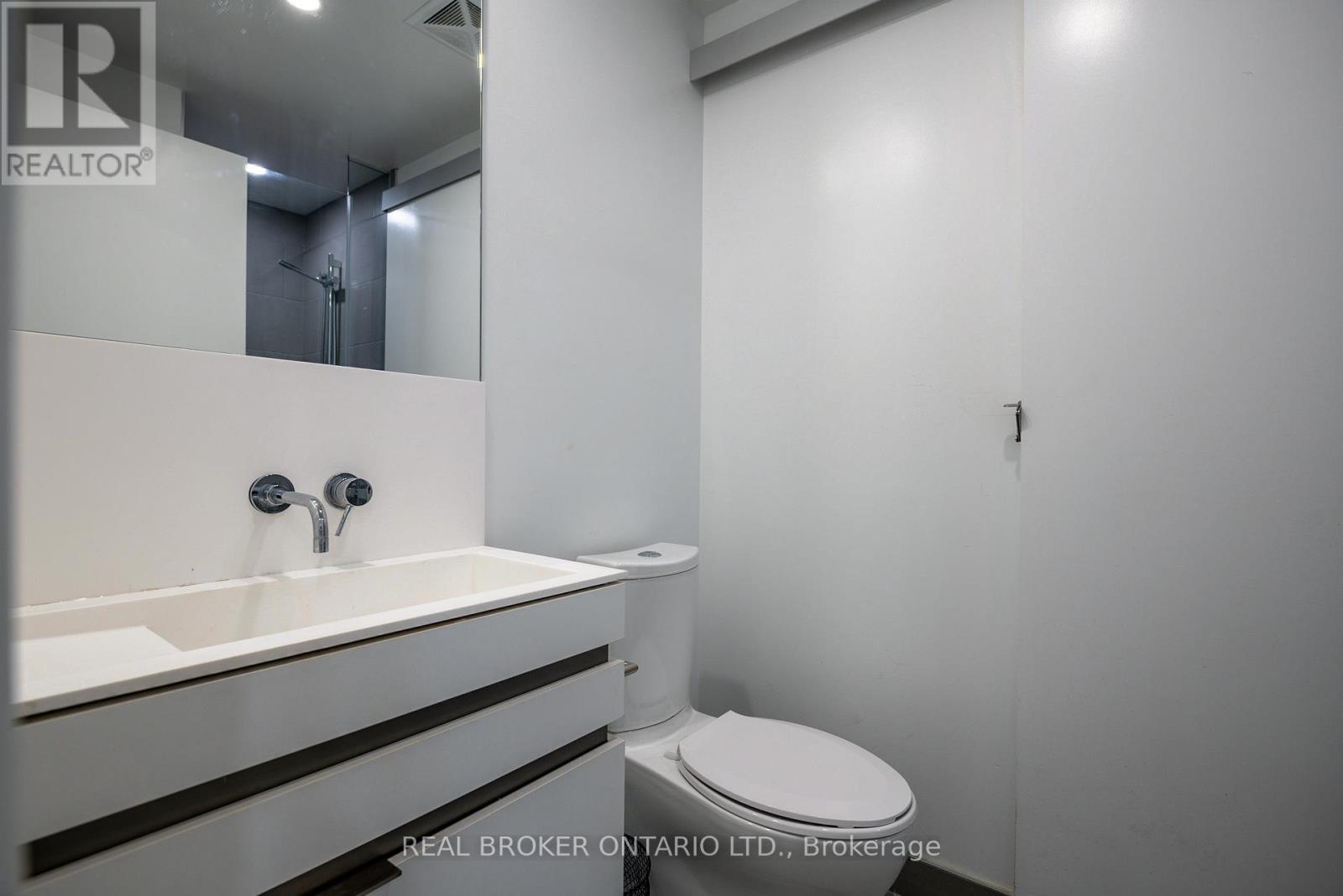 1309 - 197 Yonge Street, Toronto, ON - Indoor Photo Showing Bathroom