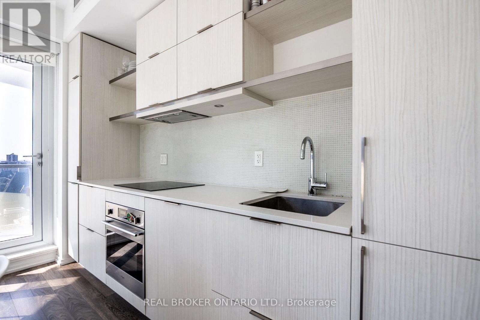 1309 - 197 Yonge Street, Toronto, ON - Indoor Photo Showing Kitchen