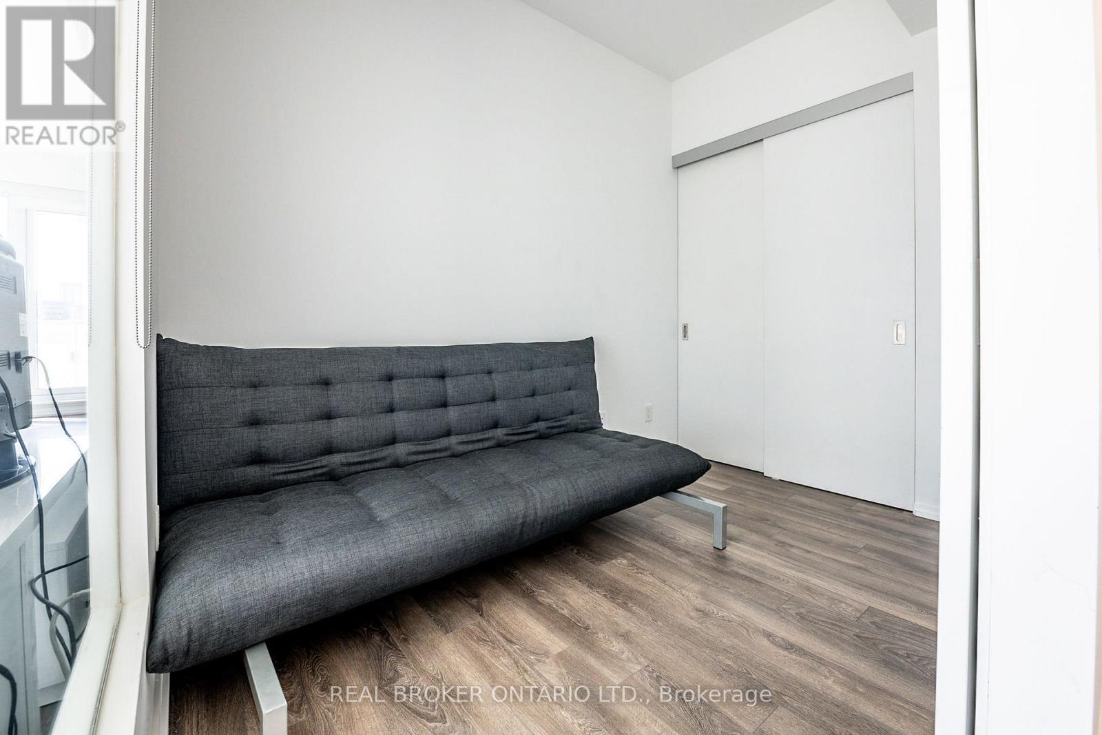 1309 - 197 Yonge Street, Toronto, ON - Indoor