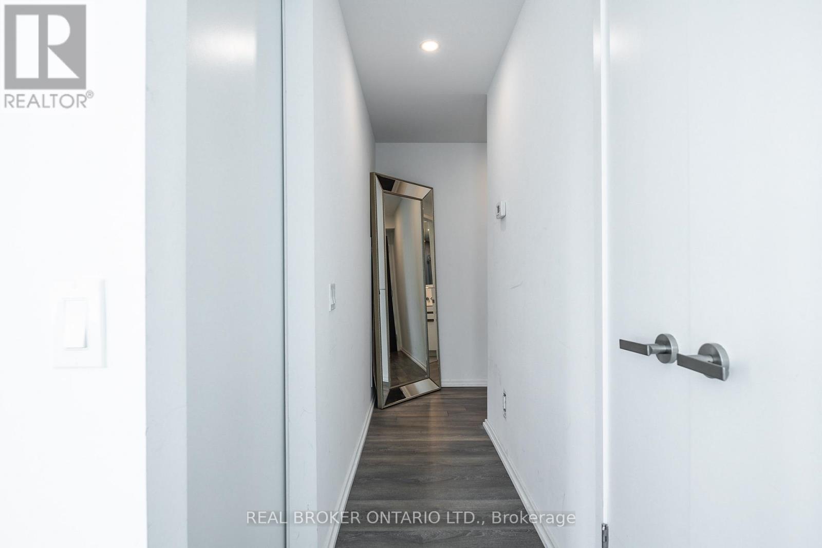 1309 - 197 Yonge Street, Toronto, ON - Indoor Photo Showing Other Room