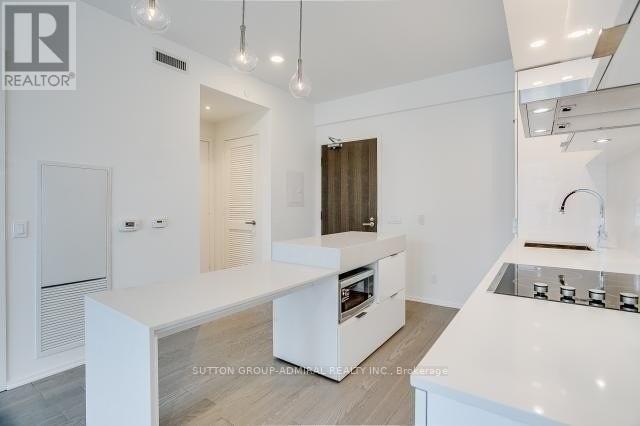 222 - 12 Bonnycastle Street, Toronto, ON - Indoor Photo Showing Kitchen