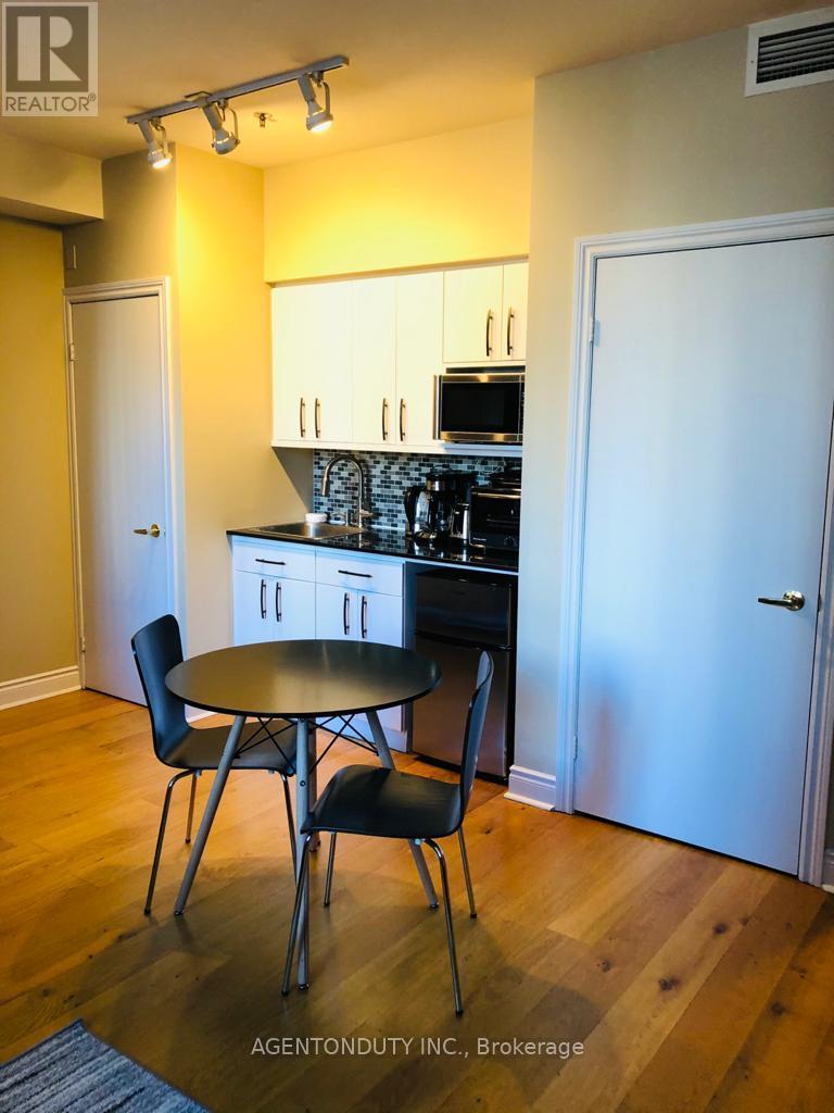 407 - 73 Richmond Street W, Toronto, ON - Indoor