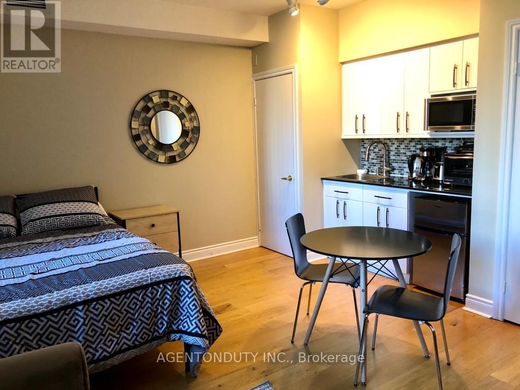 407 - 73 Richmond Street W, Toronto, ON - Indoor