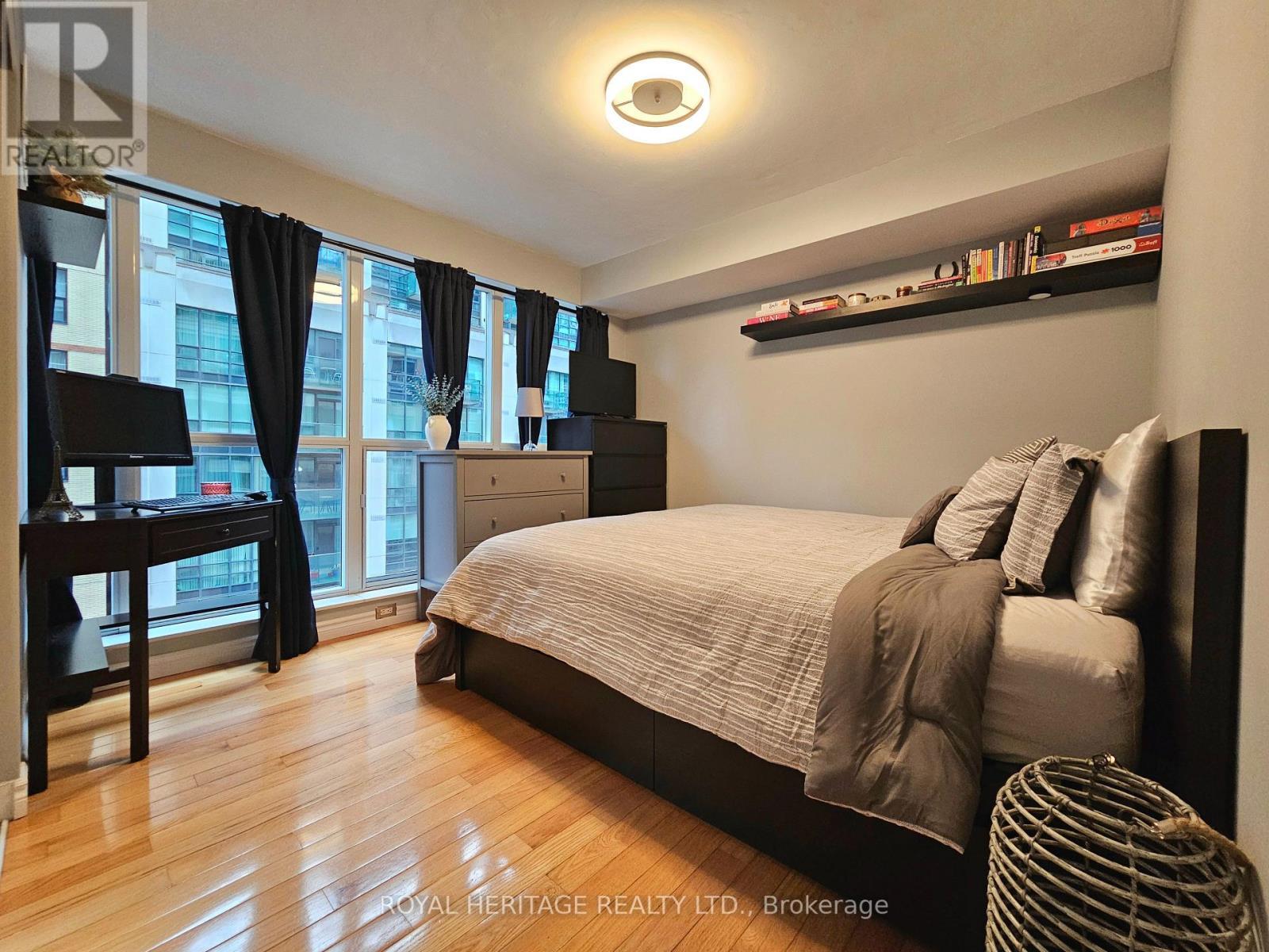 807 - 270 Wellington Street W, Toronto, ON - Indoor Photo Showing Bedroom