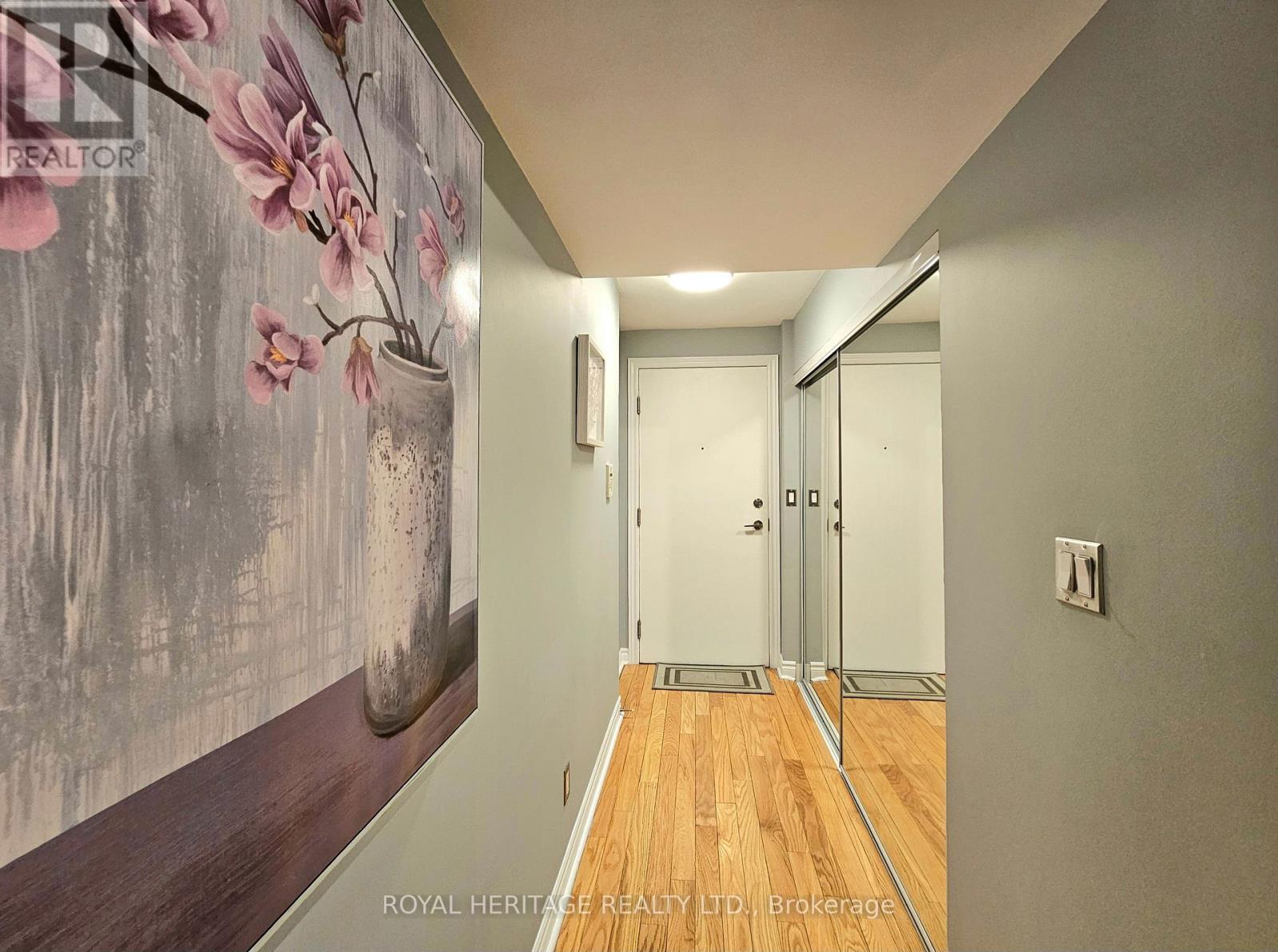 807 - 270 Wellington Street W, Toronto, ON - Indoor Photo Showing Other Room