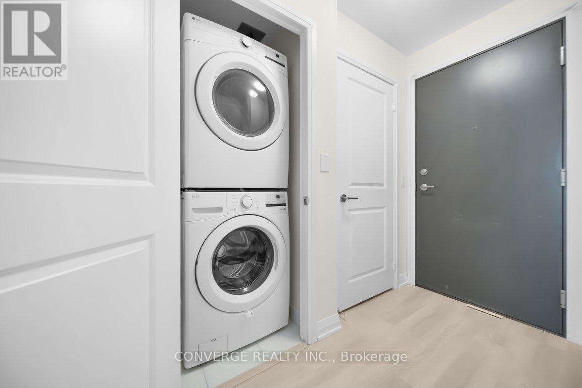 2501 - 3260 Sheppard Avenue E, Toronto, ON - Indoor Photo Showing Laundry Room