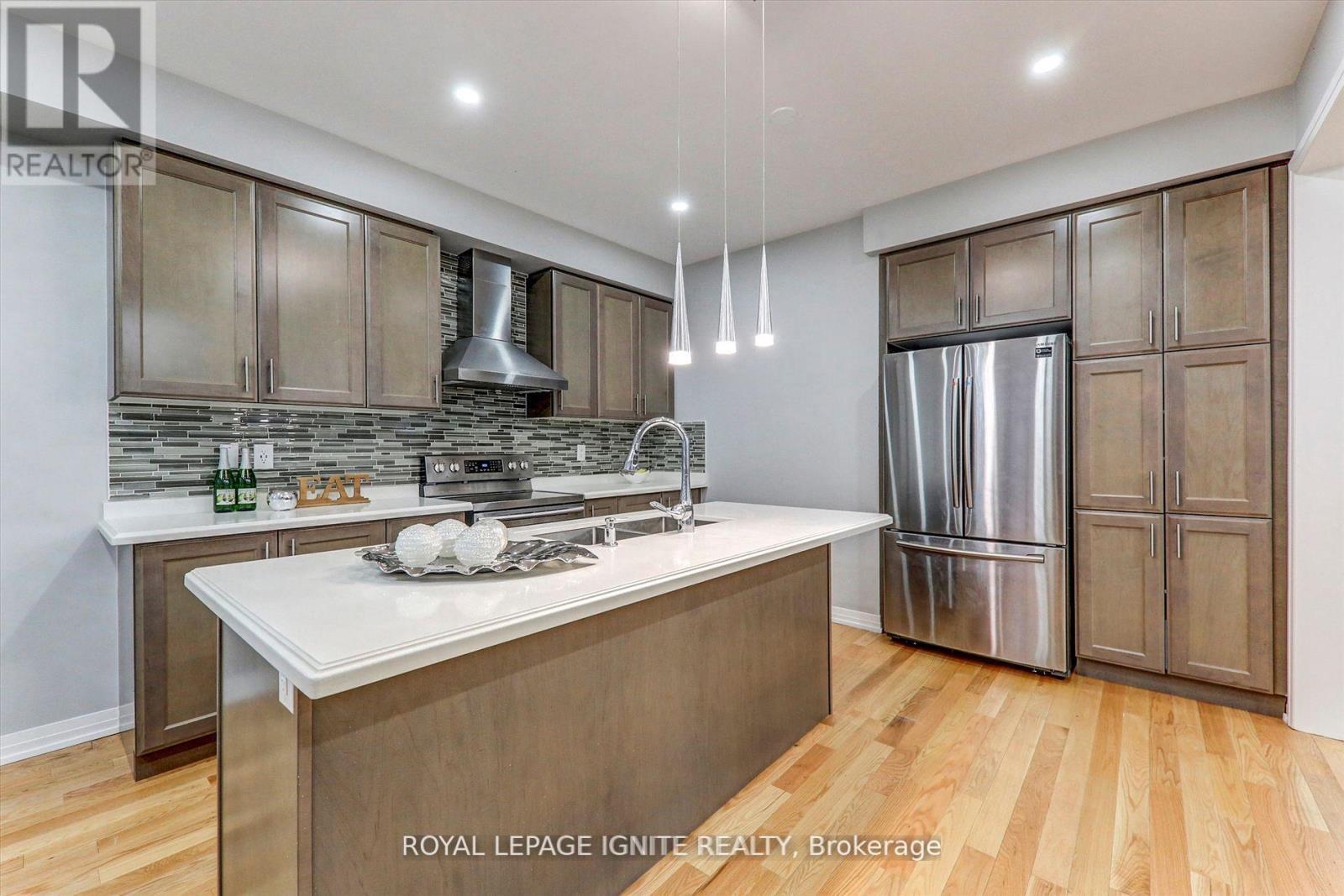 101 East Shore Drive, Clarington, ON - Indoor Photo Showing Kitchen With Double Sink With Upgraded Kitchen