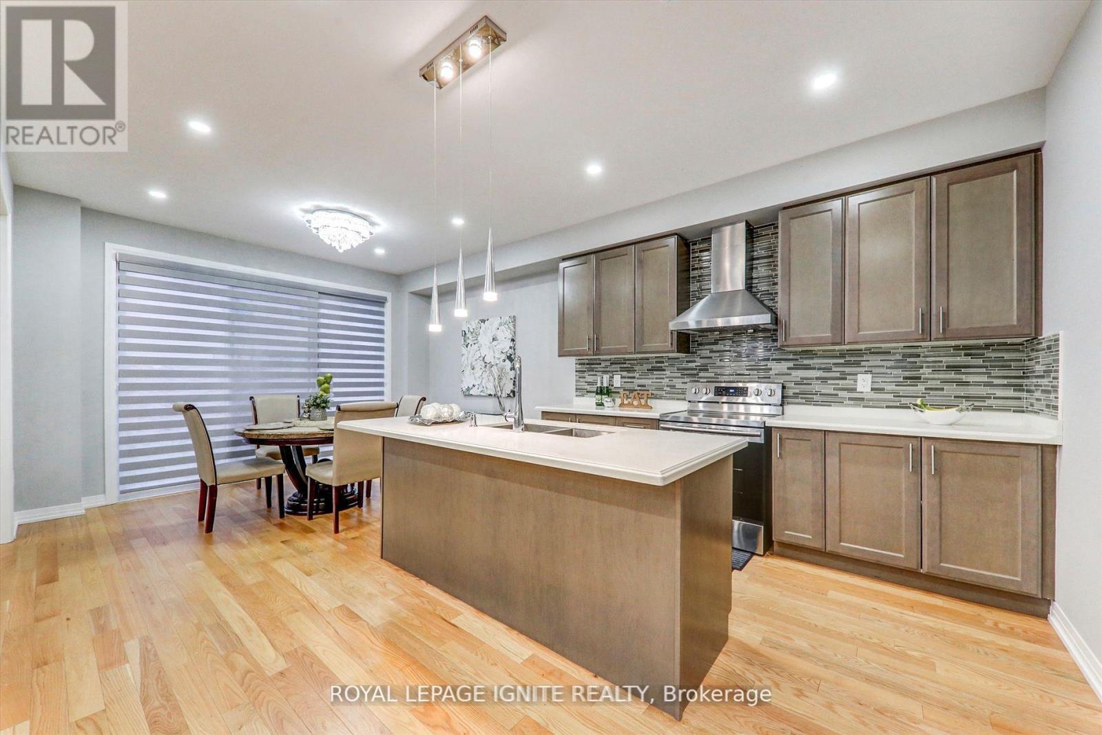 101 East Shore Drive, Clarington, ON - Indoor Photo Showing Kitchen With Upgraded Kitchen