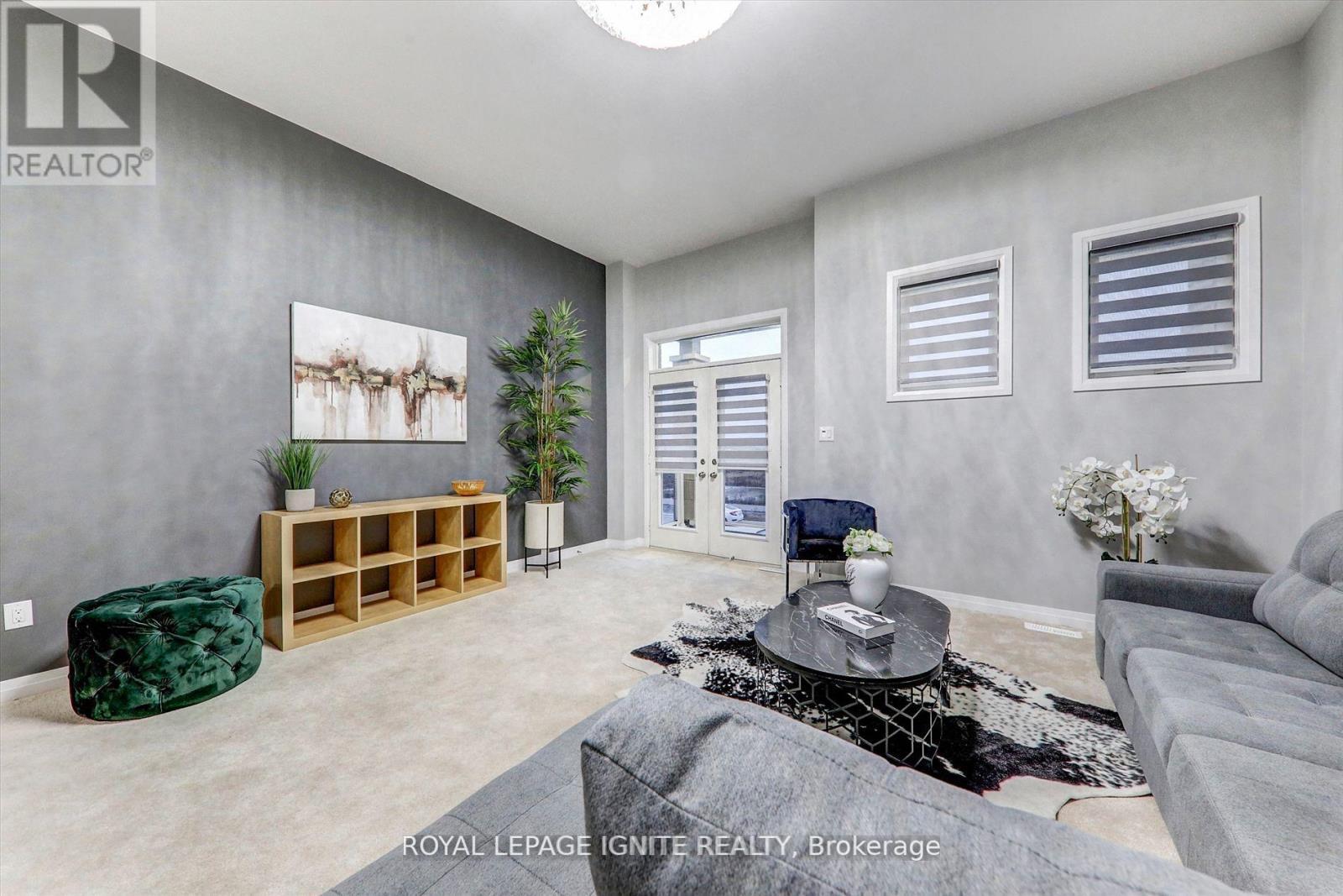 101 East Shore Drive, Clarington, ON - Indoor Photo Showing Living Room