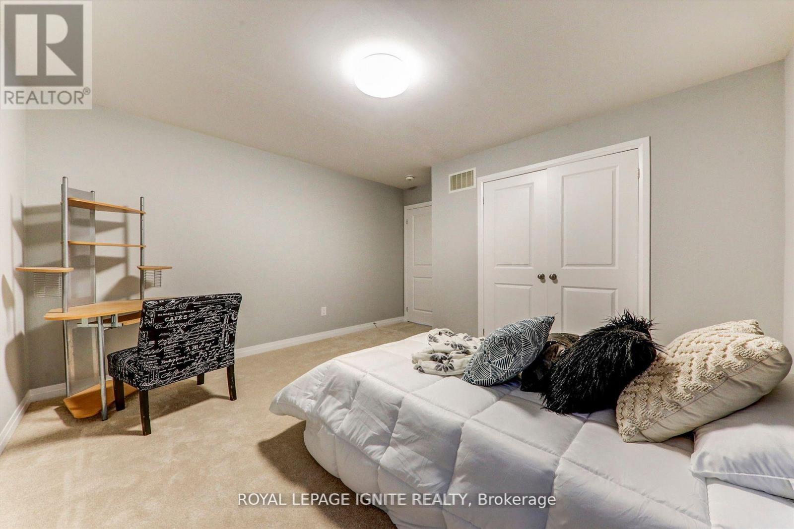 101 East Shore Drive, Clarington, ON - Indoor Photo Showing Bedroom