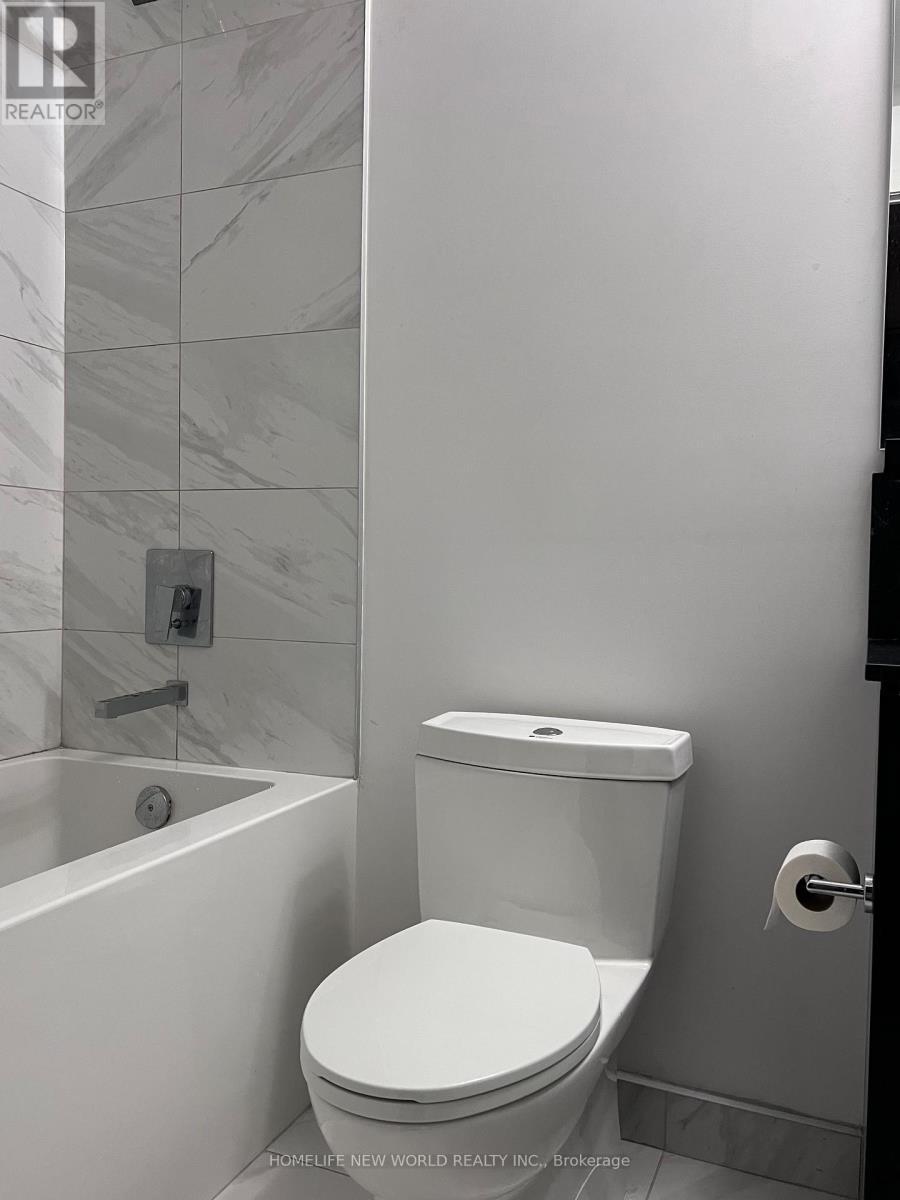 515 - 85 Wood Street, Toronto, ON - Indoor Photo Showing Bathroom