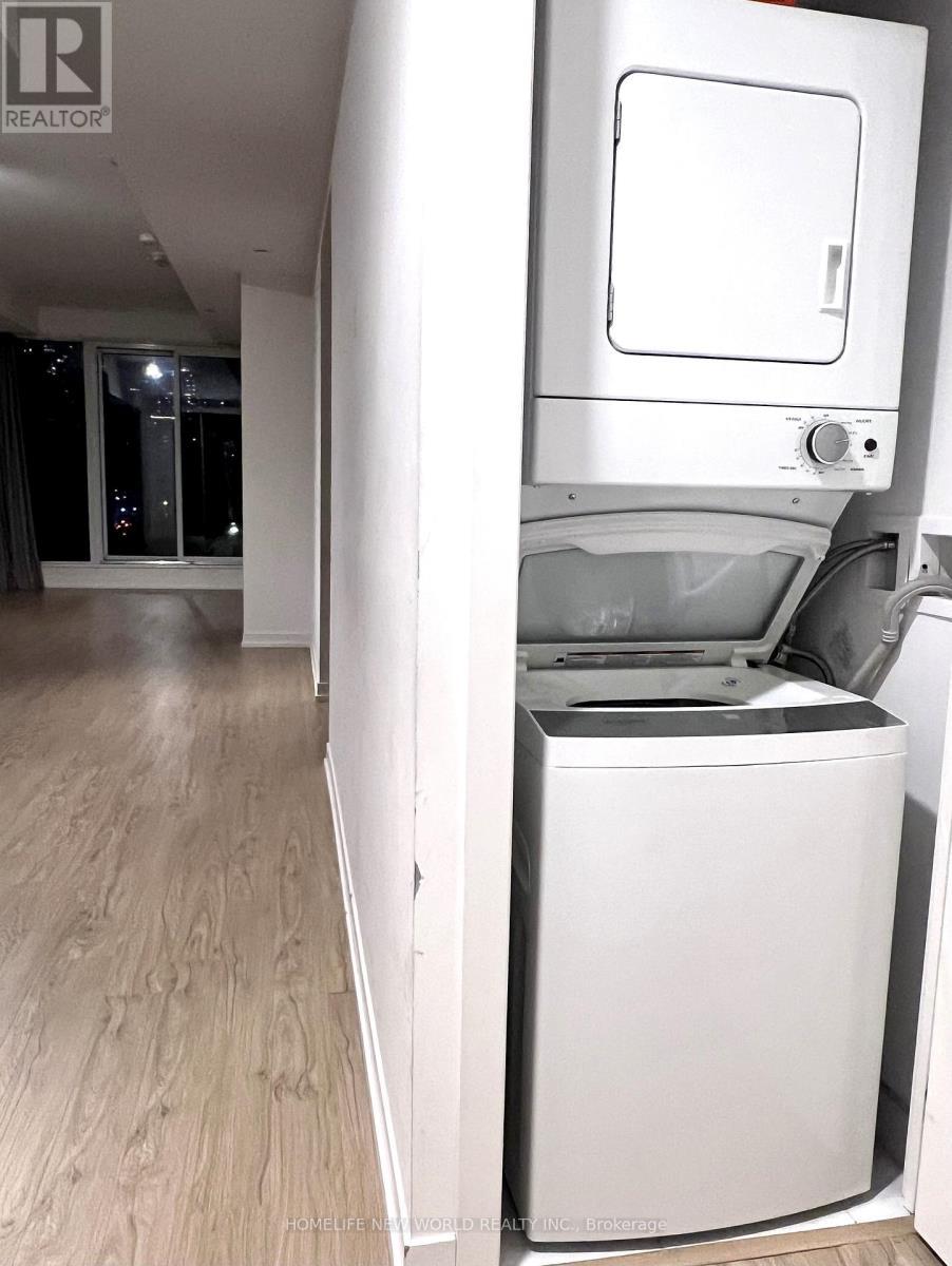 515 - 85 Wood Street, Toronto, ON - Indoor Photo Showing Laundry Room