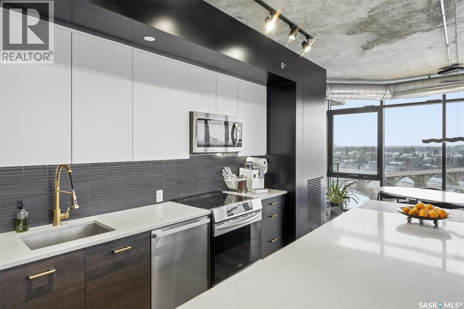 1505 490 2Nd Avenue S, Saskatoon, SK - Indoor Photo Showing Kitchen With Upgraded Kitchen