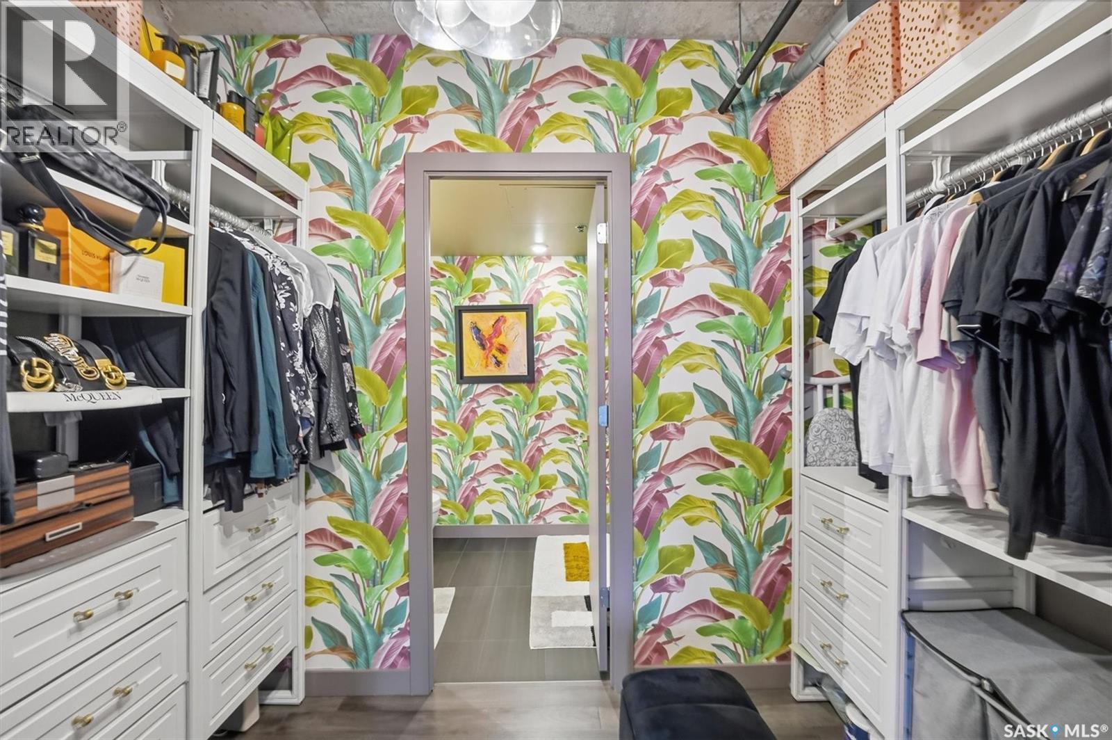 1505 490 2Nd Avenue S, Saskatoon, SK - Indoor With Storage