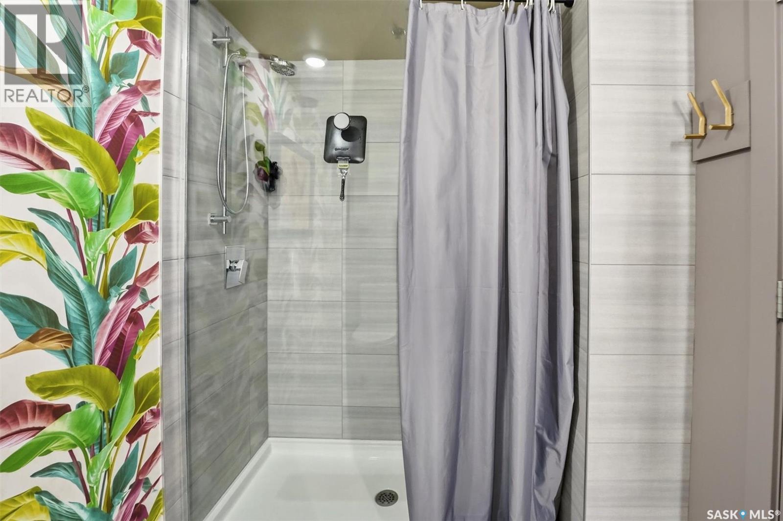 1505 490 2Nd Avenue S, Saskatoon, SK - Indoor Photo Showing Bathroom