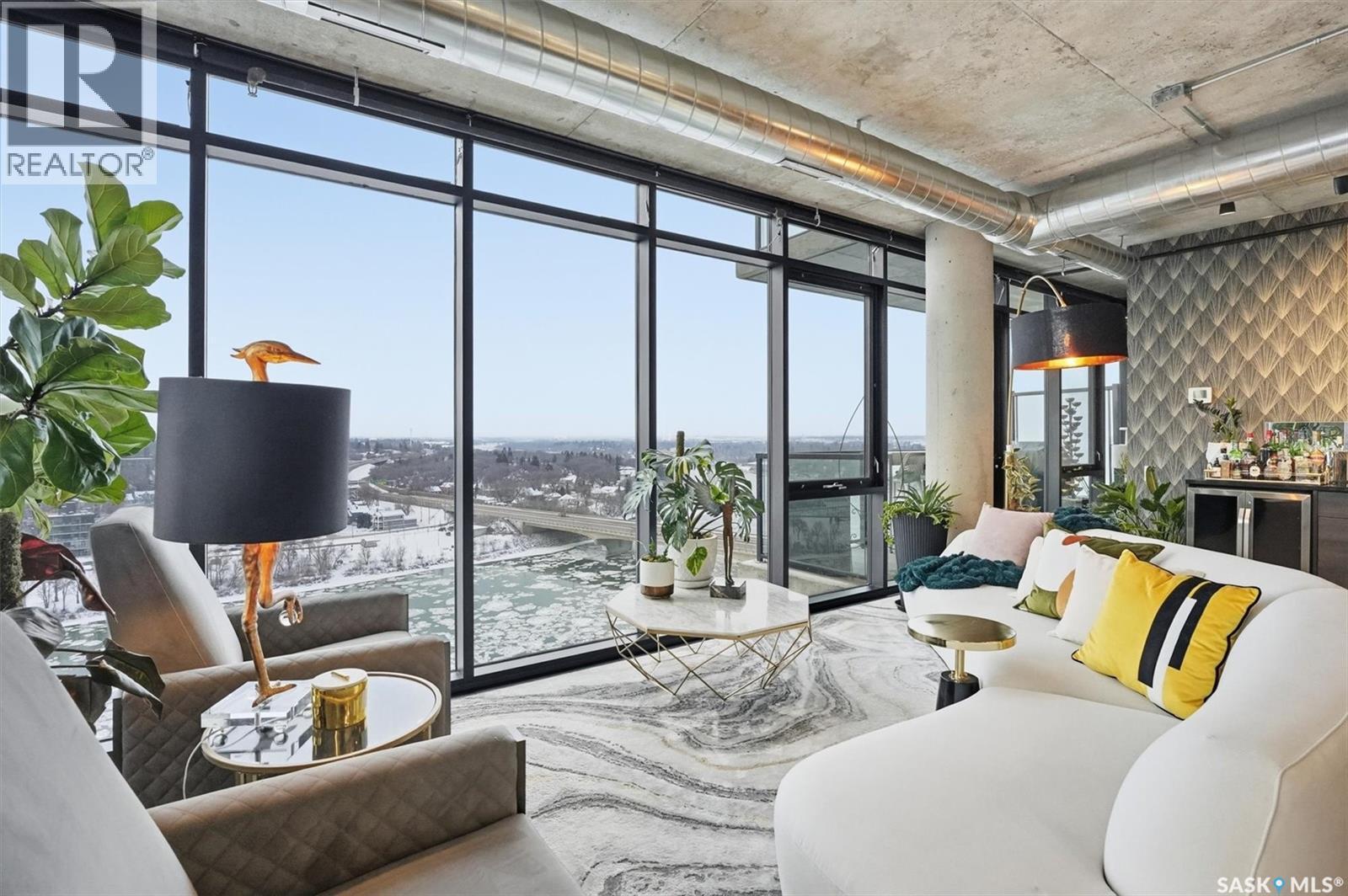 1505 490 2Nd Avenue S, Saskatoon, SK - Indoor Photo Showing Living Room