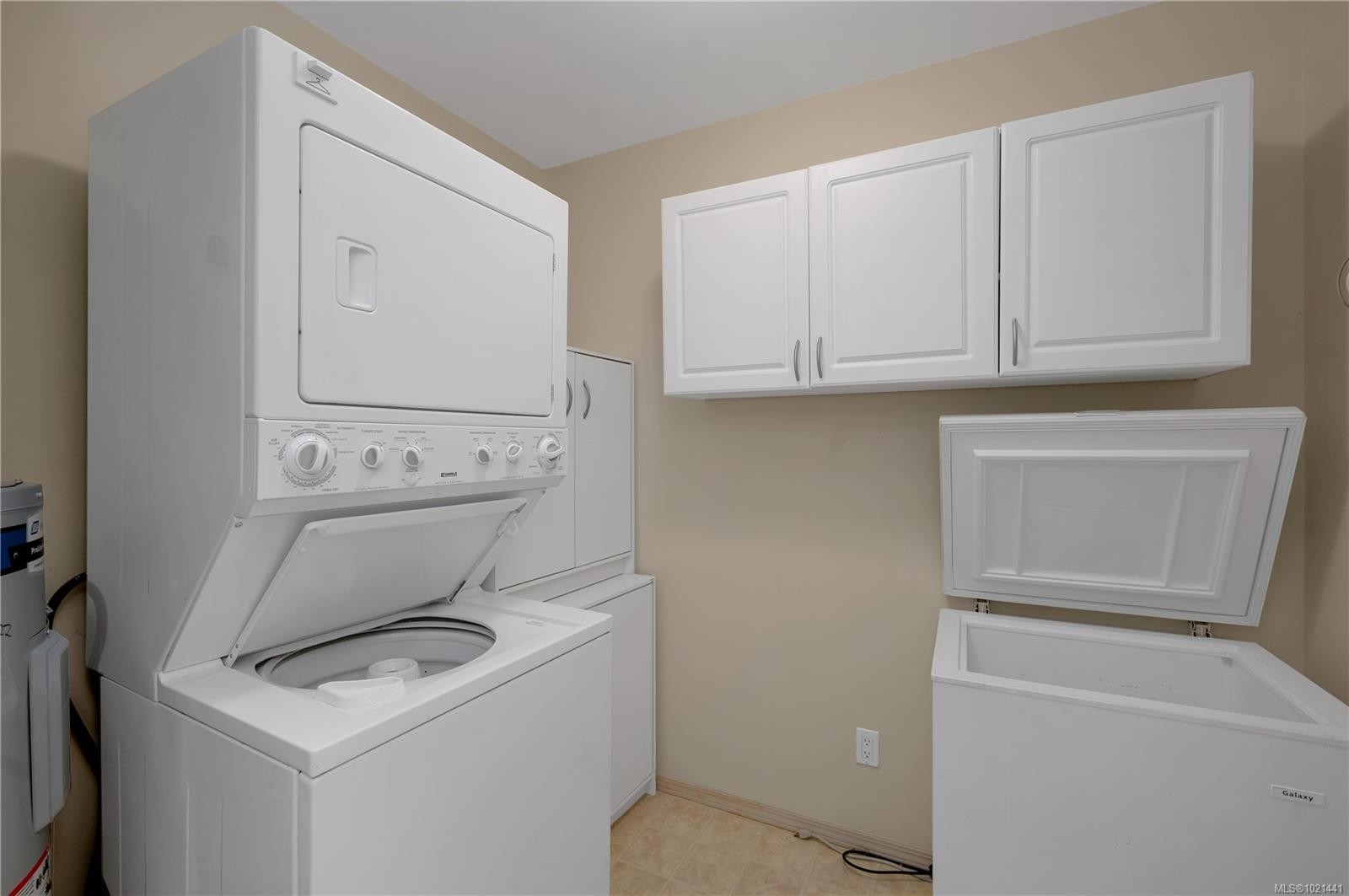 108-1350 Island Hwy South, Campbell River, BC - Indoor Photo Showing Laundry Room