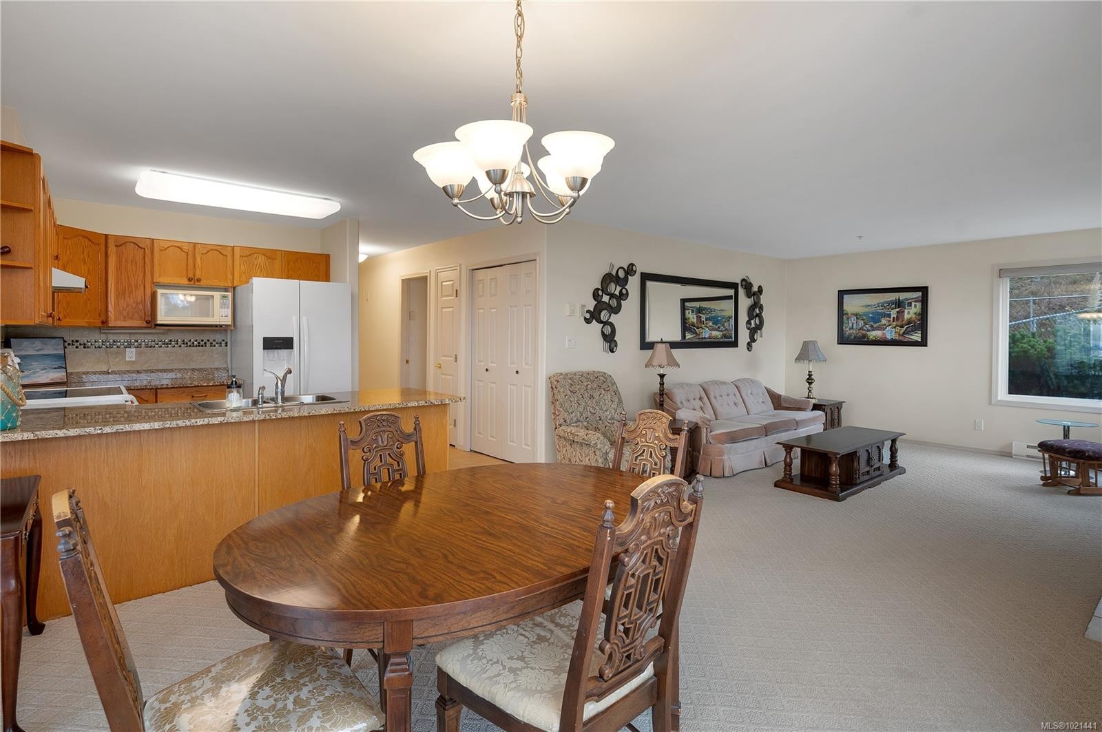 108-1350 Island Hwy South, Campbell River, BC - Indoor Photo Showing Dining Room