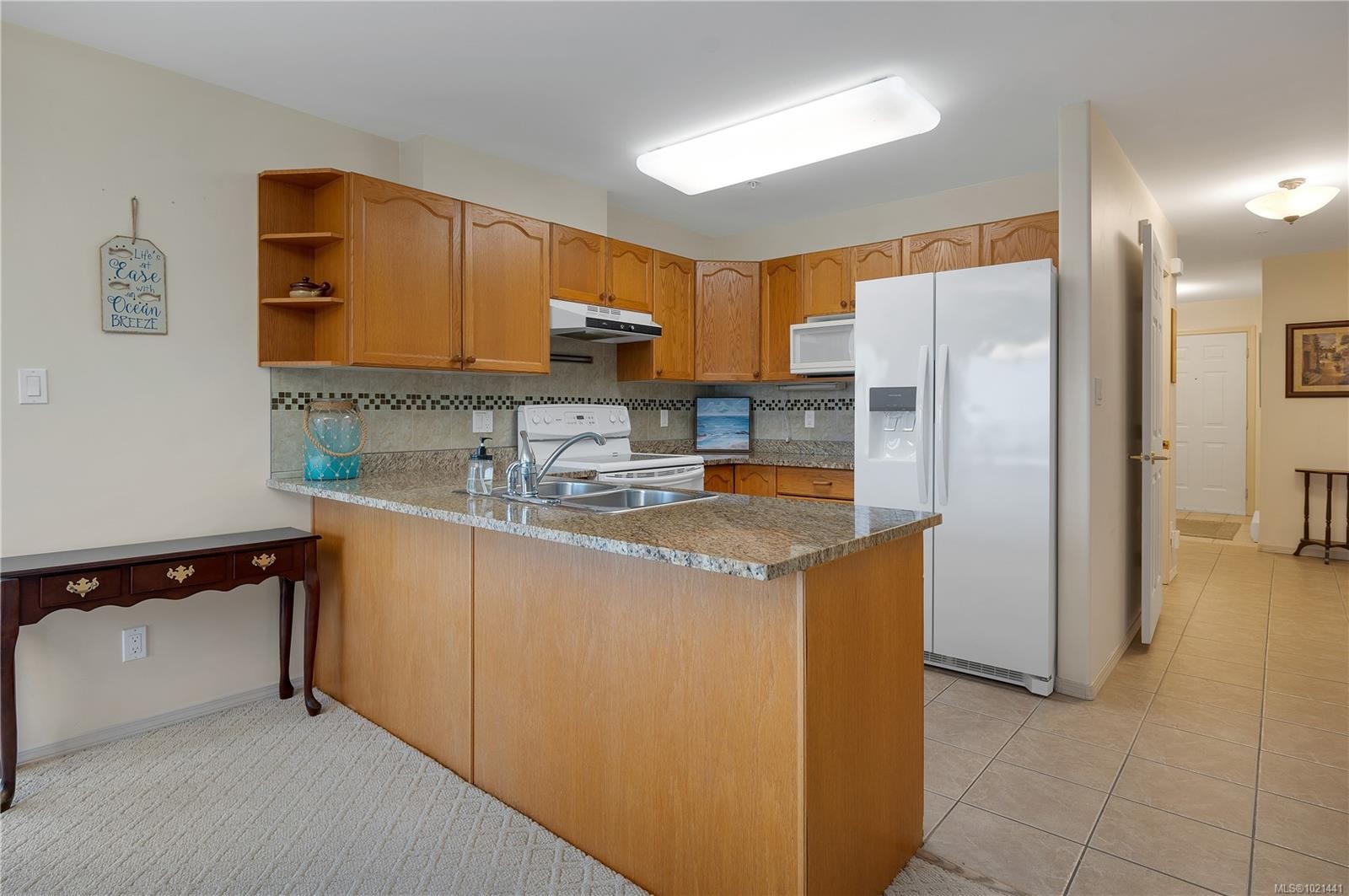 108-1350 Island Hwy South, Campbell River, BC - Indoor Photo Showing Kitchen With Double Sink