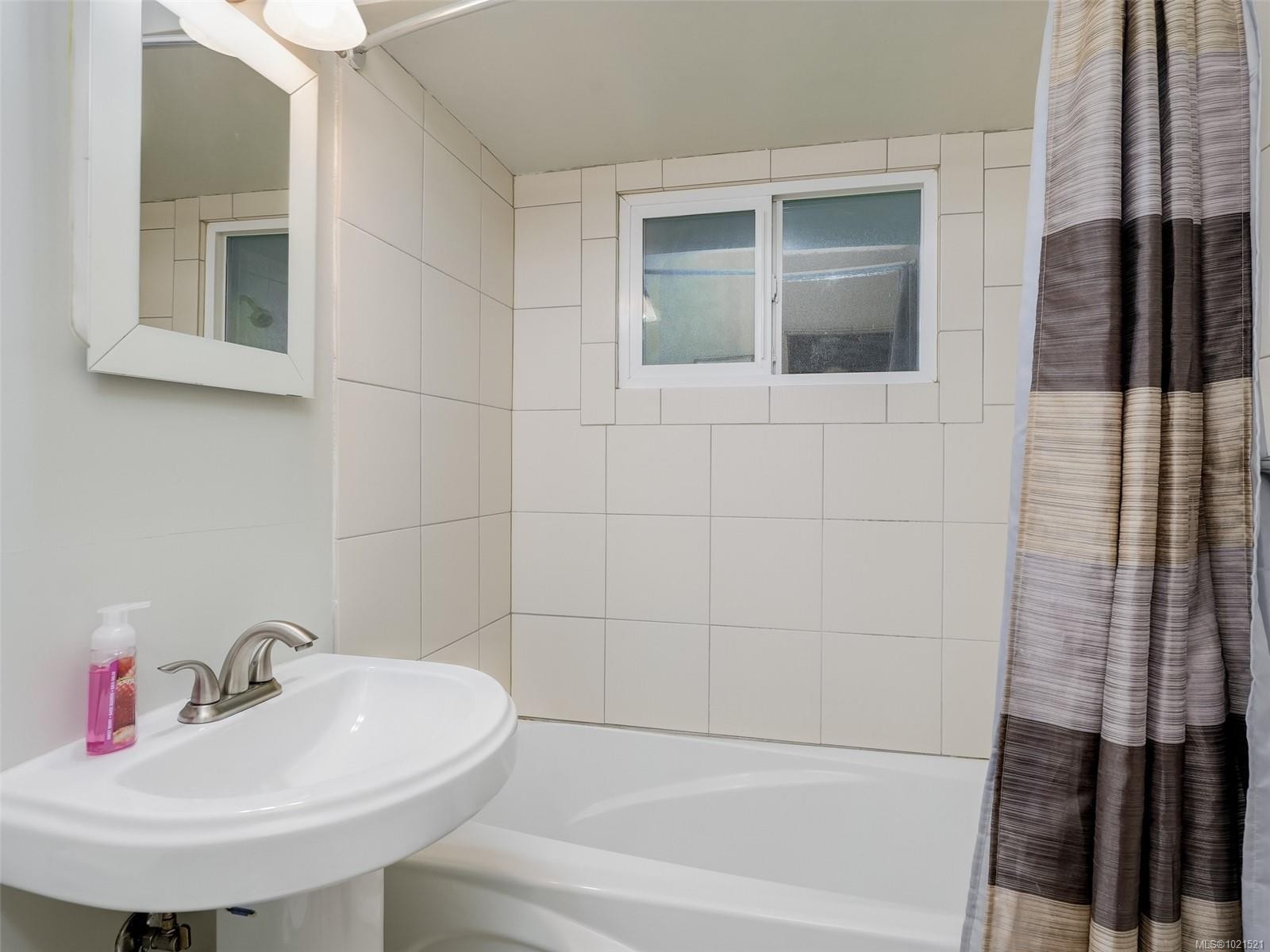 3201 Frechette St, Saanich, BC