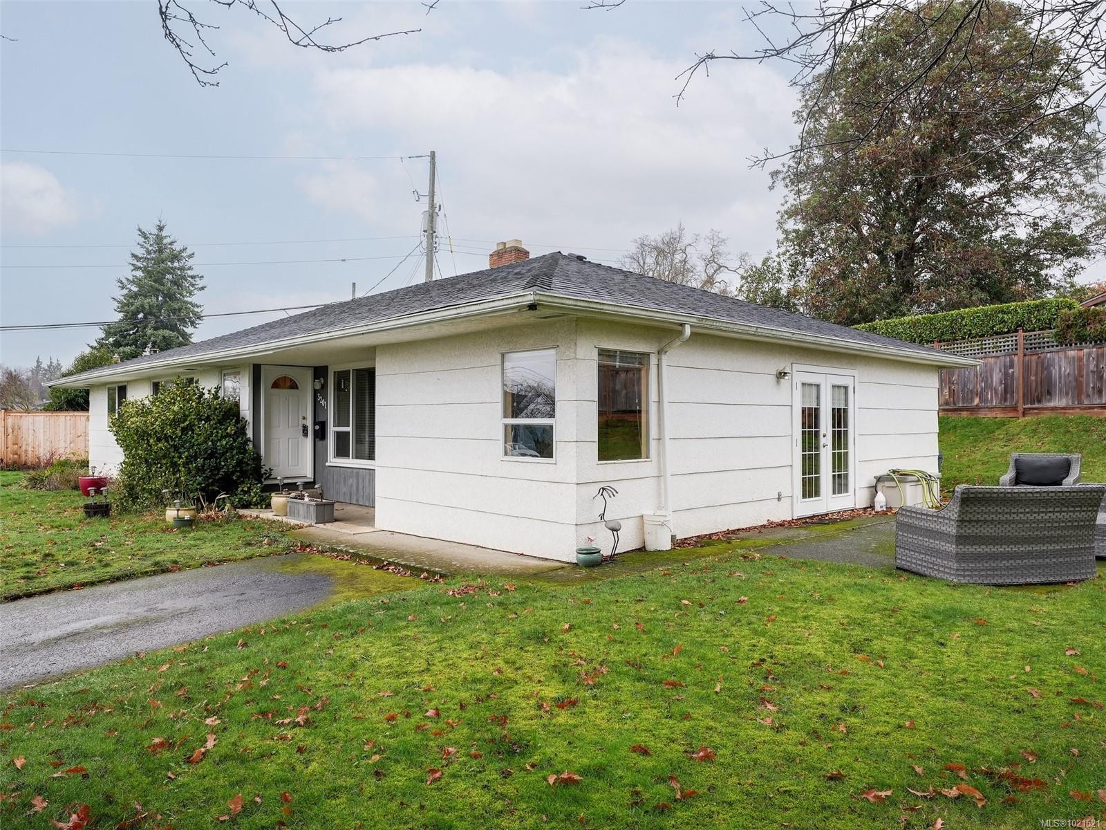 3201 Frechette St, Saanich, BC