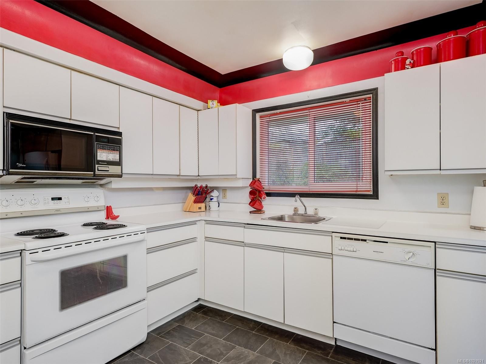 3201 Frechette St, Saanich, BC