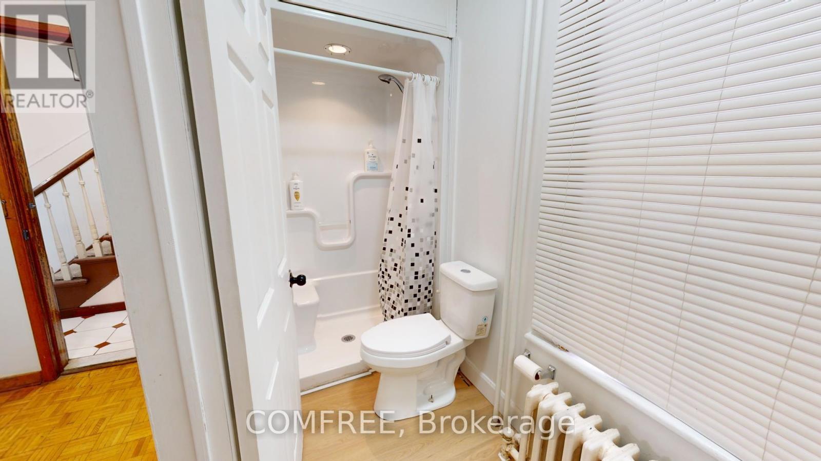 36 Mitchell Avenue, Toronto (Niagara), ON - Indoor Photo Showing Bathroom