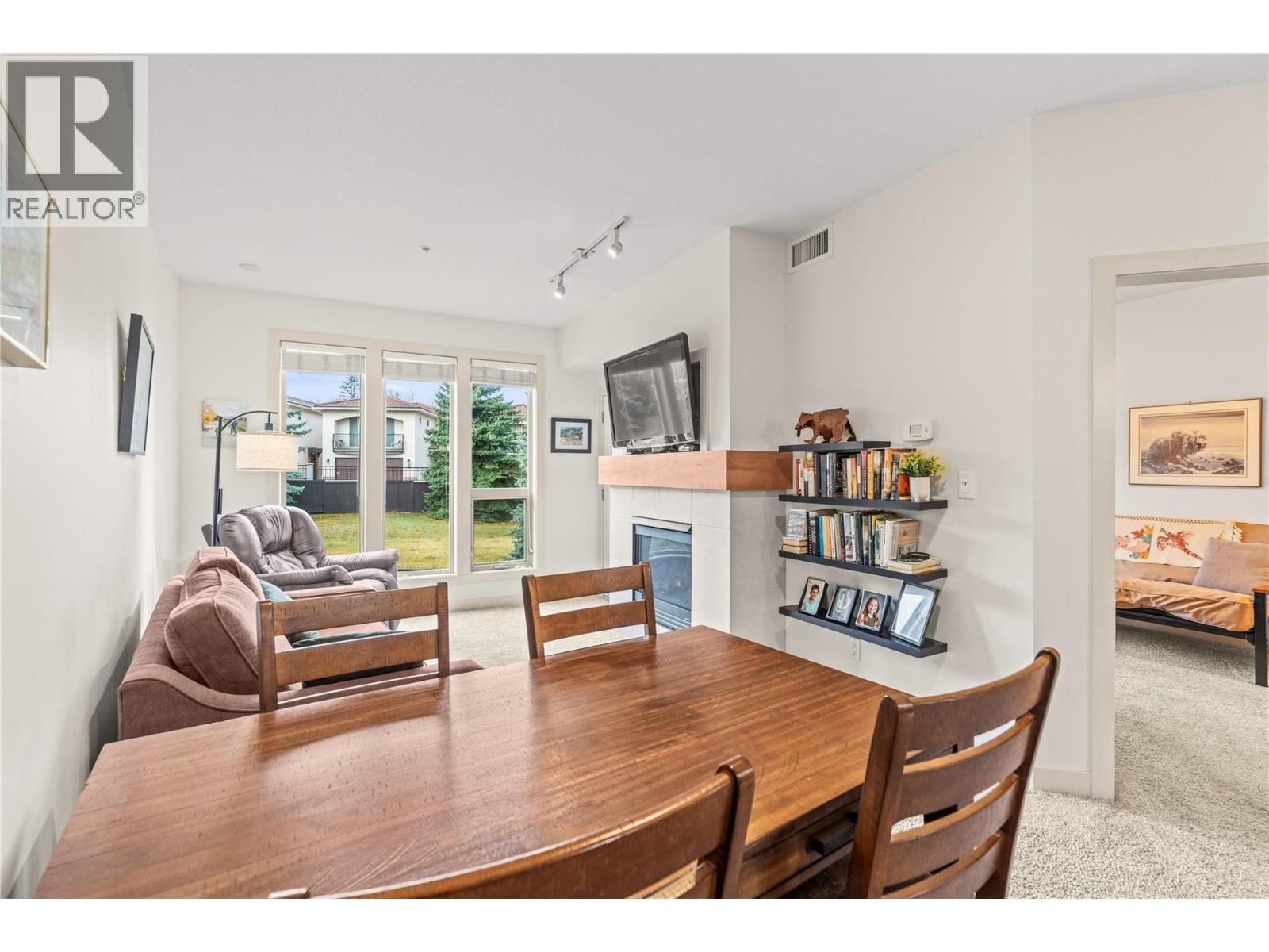 7343 Okanagan Landing Road Unit# 1112, Vernon, BC - Indoor With Fireplace