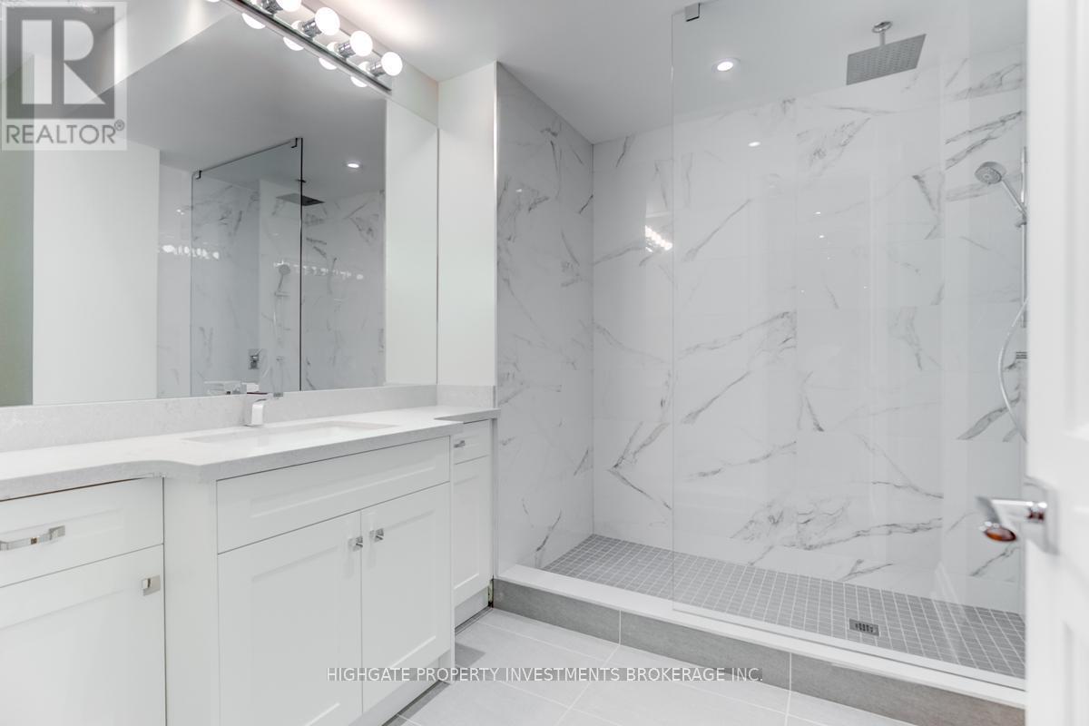 1344 Waverly Avenue, Oakville, ON - Indoor Photo Showing Bathroom