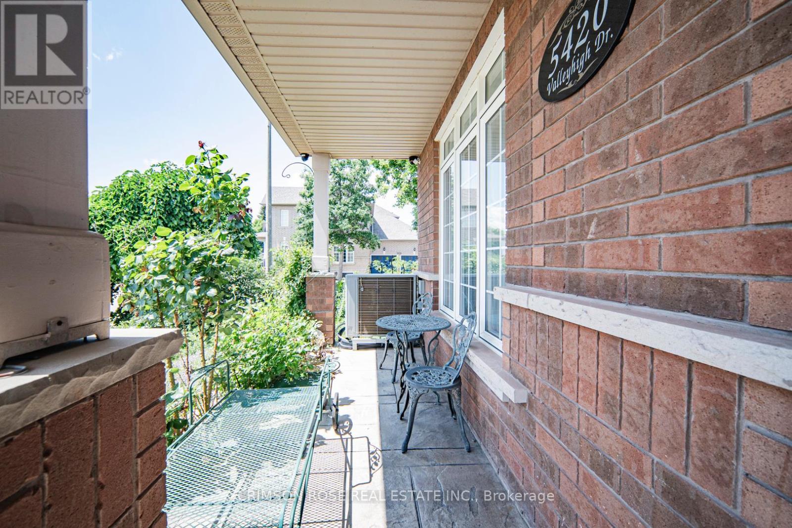 Room 3 - 5420 Valleyhigh Drive, Burlington, ON - Outdoor With Exterior