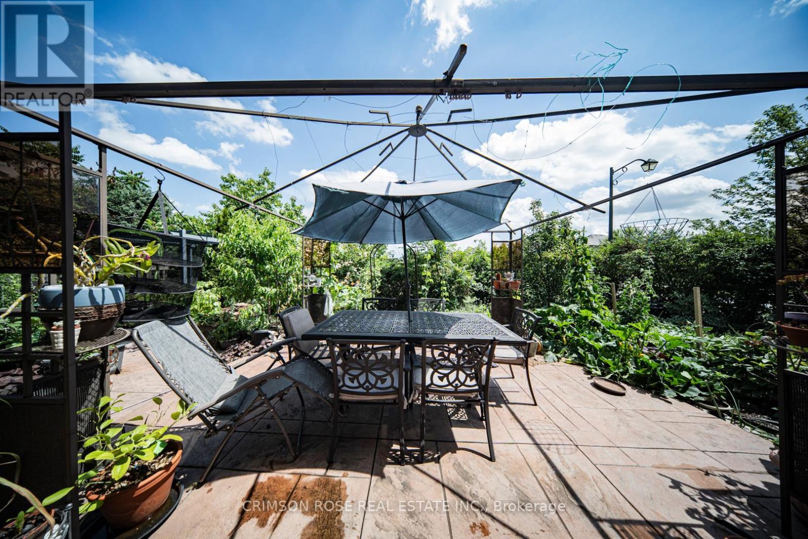 Room 3 - 5420 Valleyhigh Drive, Burlington, ON - Outdoor