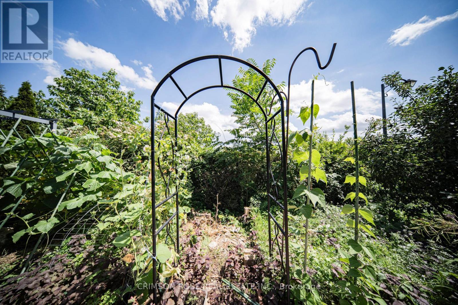 Room 3 - 5420 Valleyhigh Drive, Burlington, ON - Outdoor