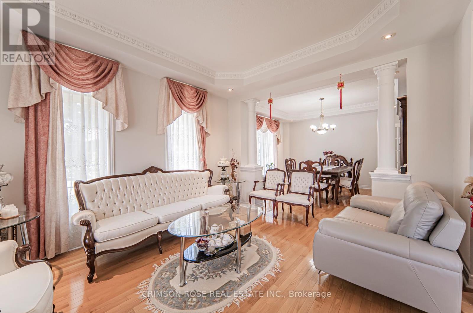 Room 3 - 5420 Valleyhigh Drive, Burlington, ON - Indoor Photo Showing Living Room