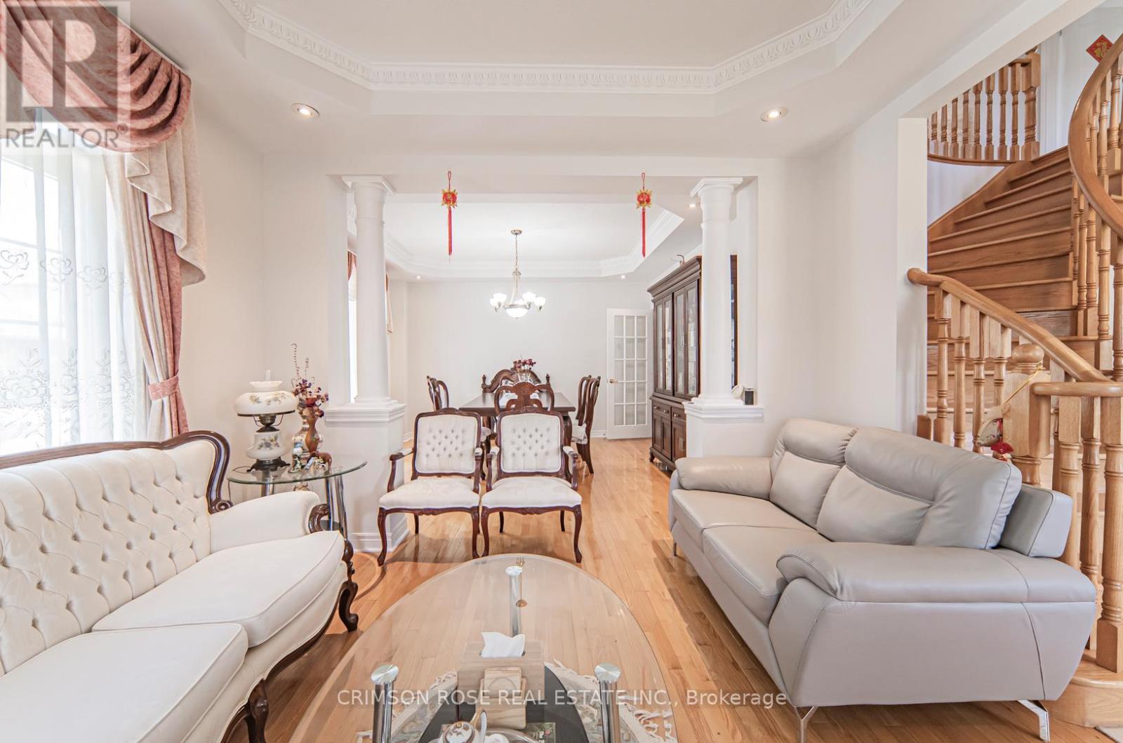 Room 3 - 5420 Valleyhigh Drive, Burlington, ON - Indoor Photo Showing Living Room