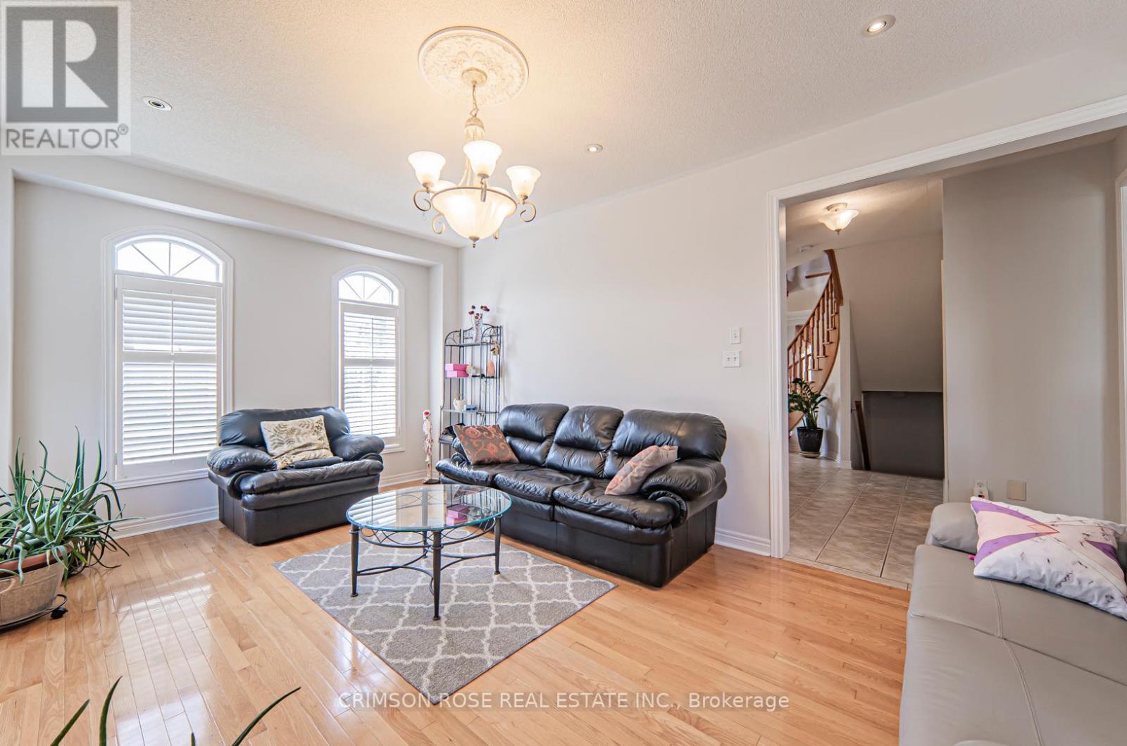 Room 3 - 5420 Valleyhigh Drive, Burlington, ON - Indoor Photo Showing Living Room