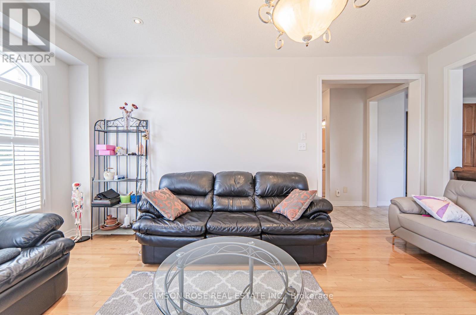 Room 3 - 5420 Valleyhigh Drive, Burlington, ON - Indoor Photo Showing Living Room