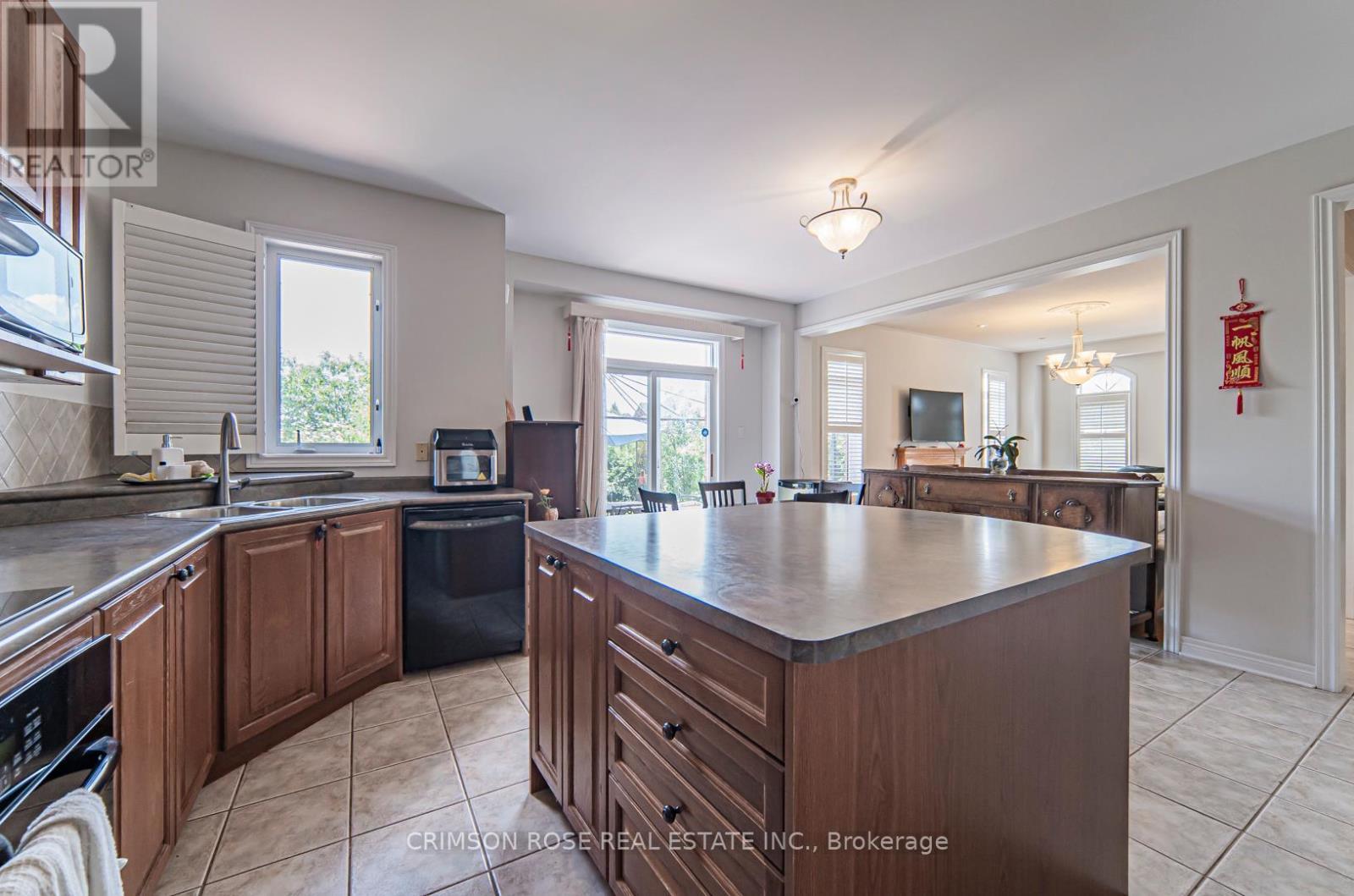 Room 3 - 5420 Valleyhigh Drive, Burlington, ON - Indoor Photo Showing Kitchen With Double Sink