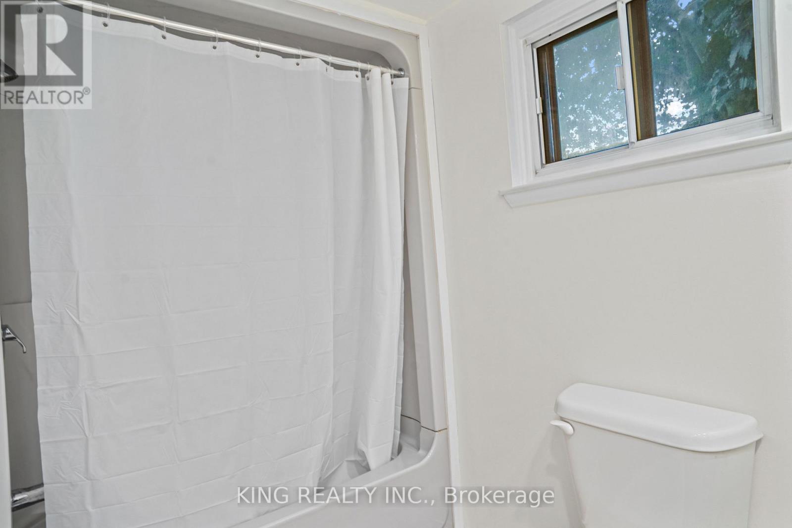 16 Wimbledon Court, Brampton, ON - Indoor Photo Showing Bathroom