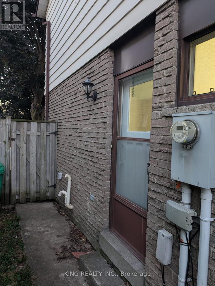 16 Wimbledon Court, Brampton, ON - Outdoor