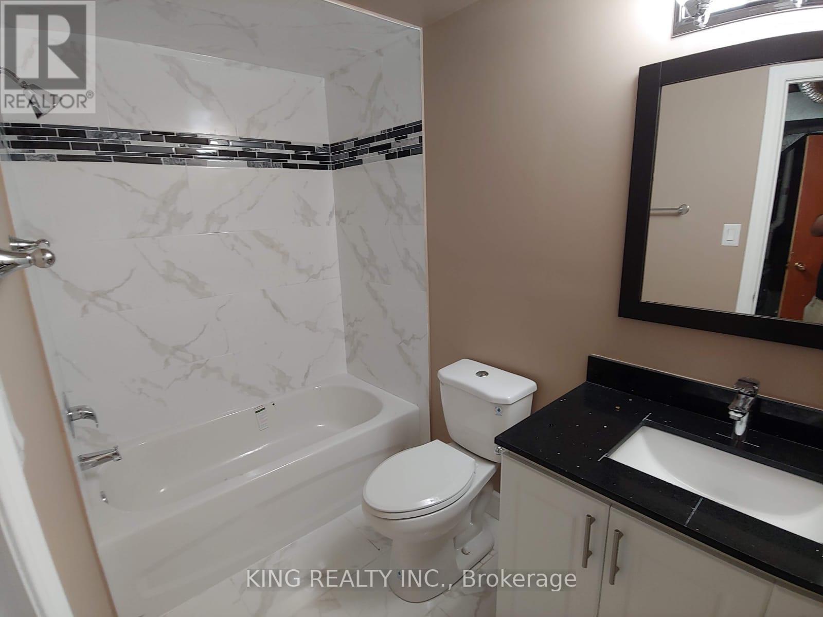 16 Wimbledon Court, Brampton, ON - Indoor Photo Showing Bathroom