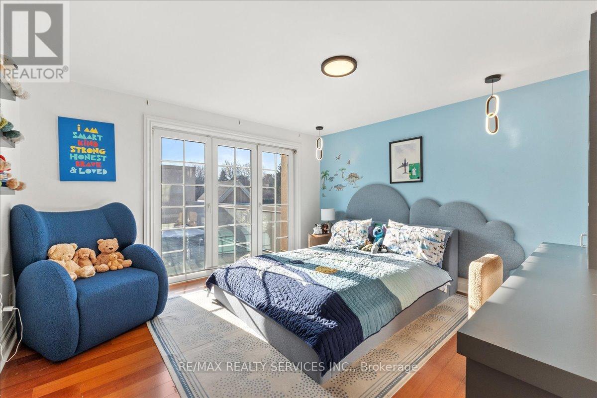 Ensuite, walk-in closet and walk-out to patio. - 574 Conservation Drive, Brampton, ON - Indoor Photo Showing Bedroom