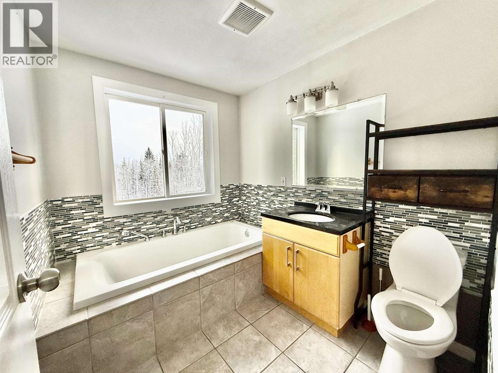 4787 Rodney Road, Smithers, BC - Indoor Photo Showing Bathroom